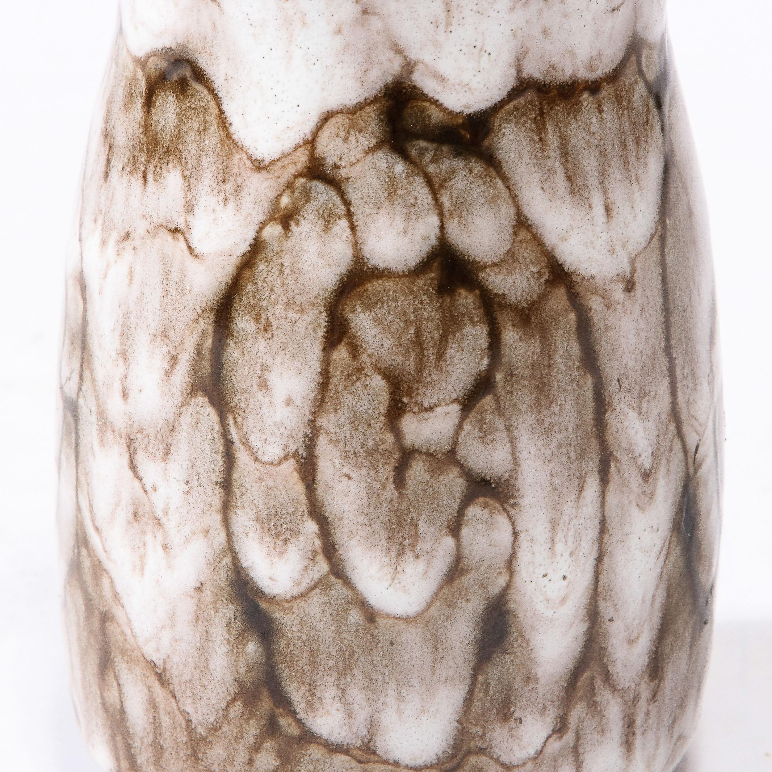Vase en céramique blanche et terre cuite moderniste du milieu du siècle dernier avec motif en spirale  en vente 2