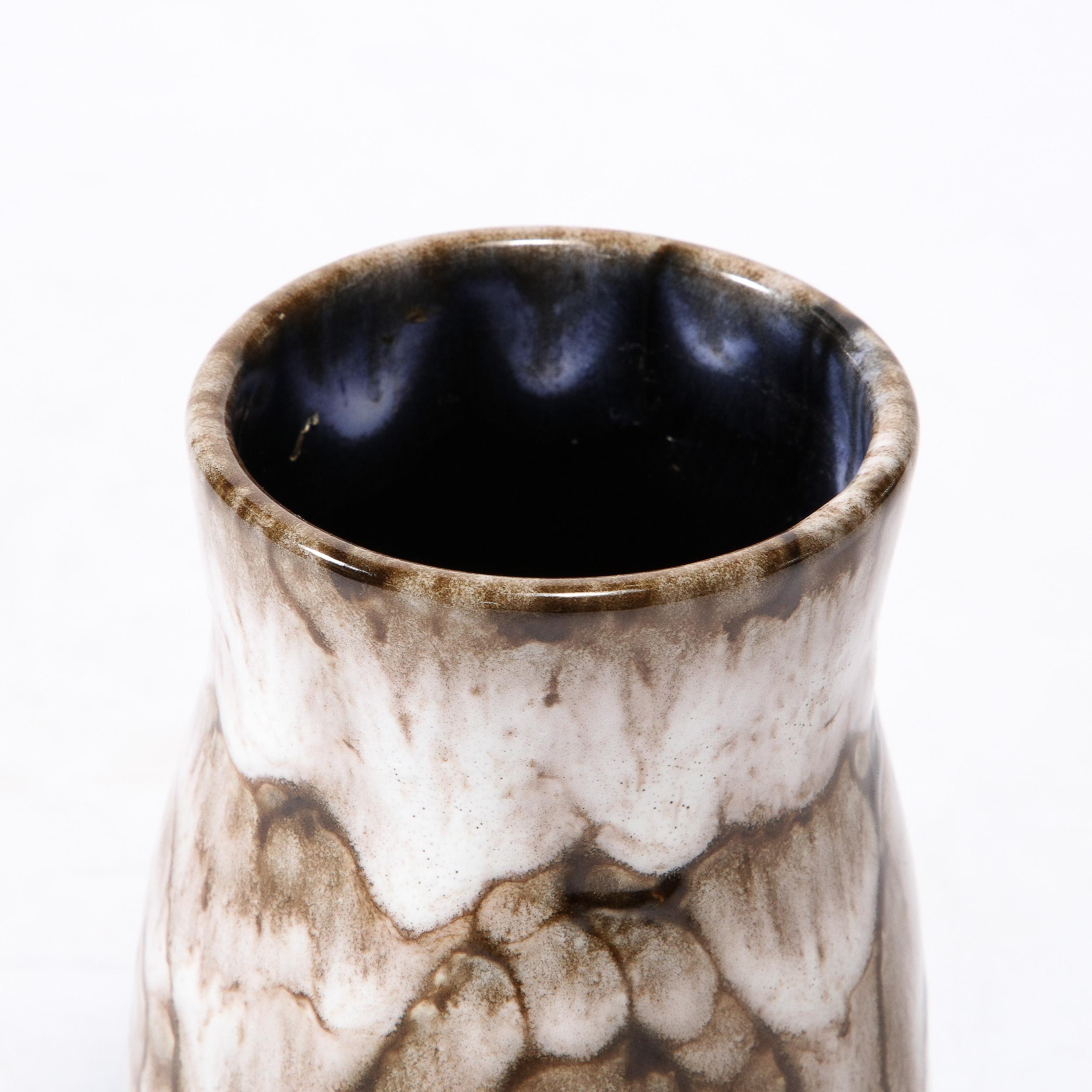 Modernistische Vase aus weißer und erdfarbener Keramik mit Spiralmotiv aus der Mitte des Jahrhunderts  im Angebot 4