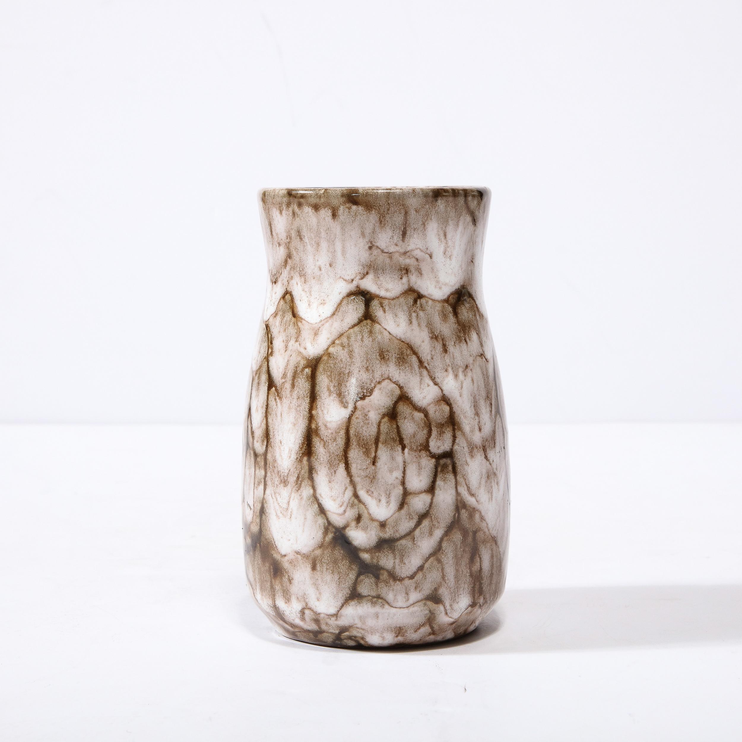 Mid-Century Modern Vase en céramique blanche et terre cuite moderniste du milieu du siècle dernier avec motif en spirale  en vente