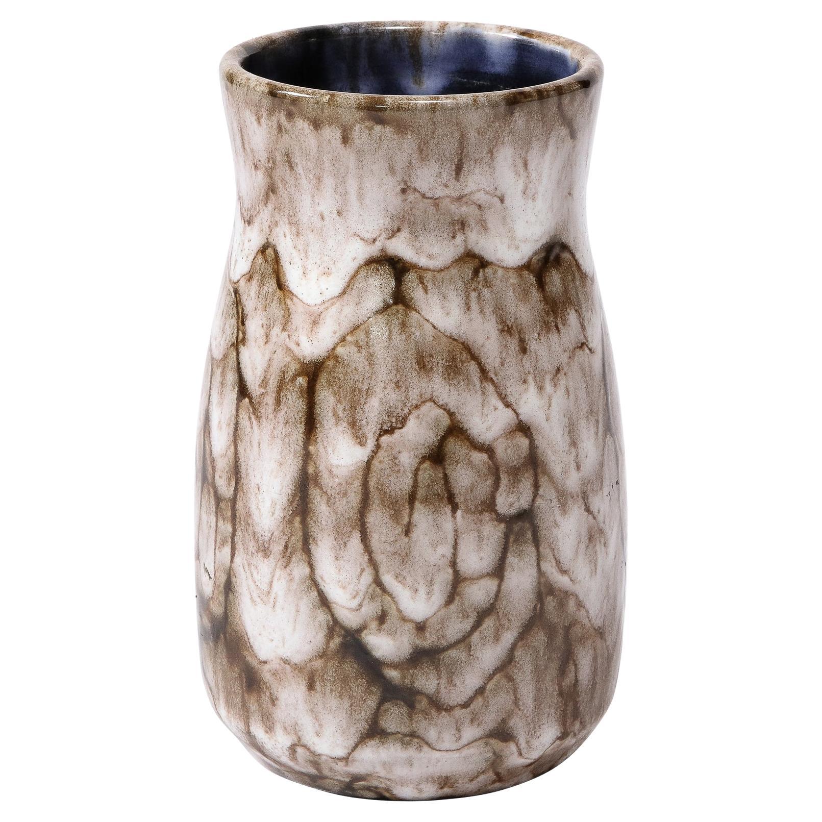 Modernistische Vase aus weißer und erdfarbener Keramik mit Spiralmotiv aus der Mitte des Jahrhunderts 