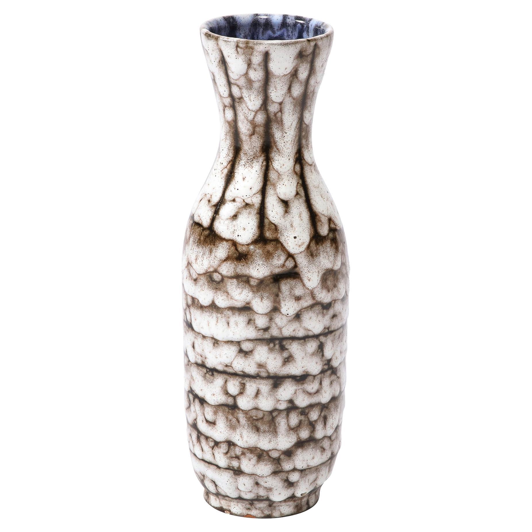 Vase en céramique blanche et terre cuite moderniste du milieu du siècle dernier avec détails à bandes