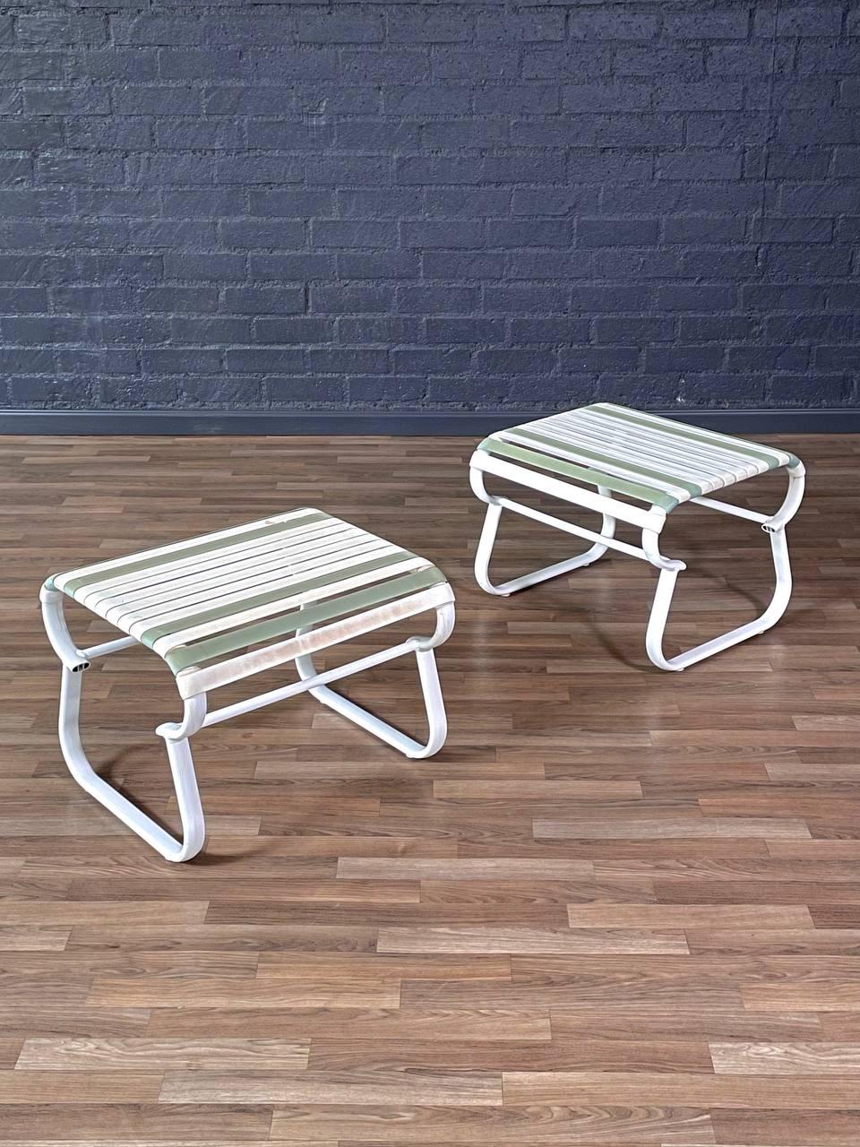 Condit : Condition Vintage Originale

Designer : Jean Allen
Fabricant : Jean Allen
MATERIAL : Aluminium, sangles en vinyle

Cette paire de tabourets d'extérieur vintage 