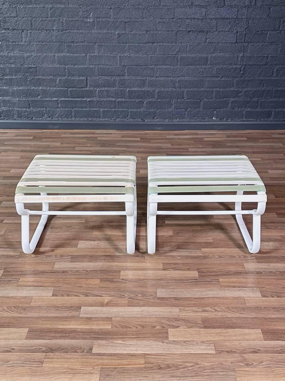 Américain Modernité du milieu du sièclePaire de tabourets d'extérieur vintage 