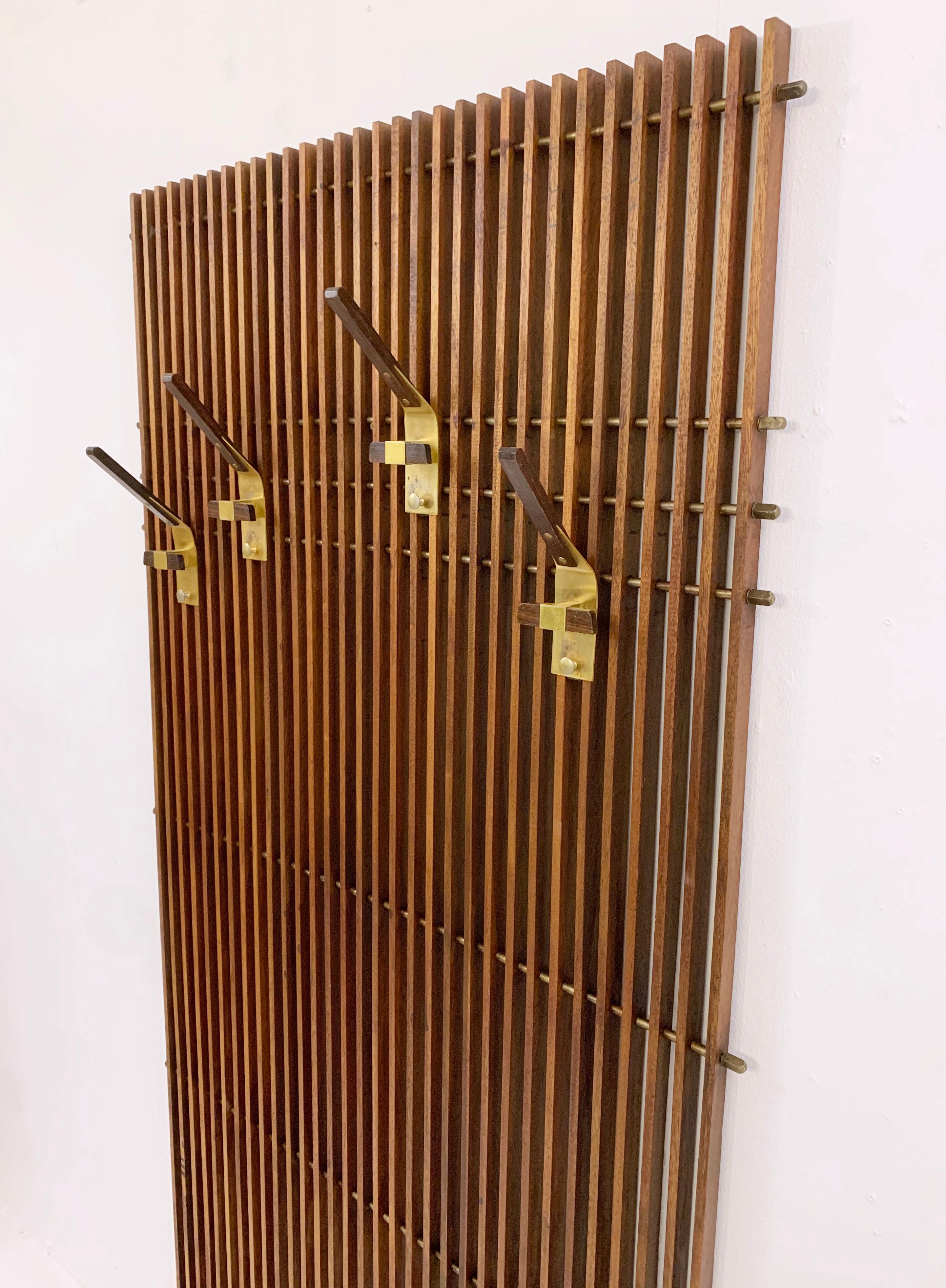 Mid-Century Modulable Slatted Wood and Brass Coat Rack, Italy 1950s 7