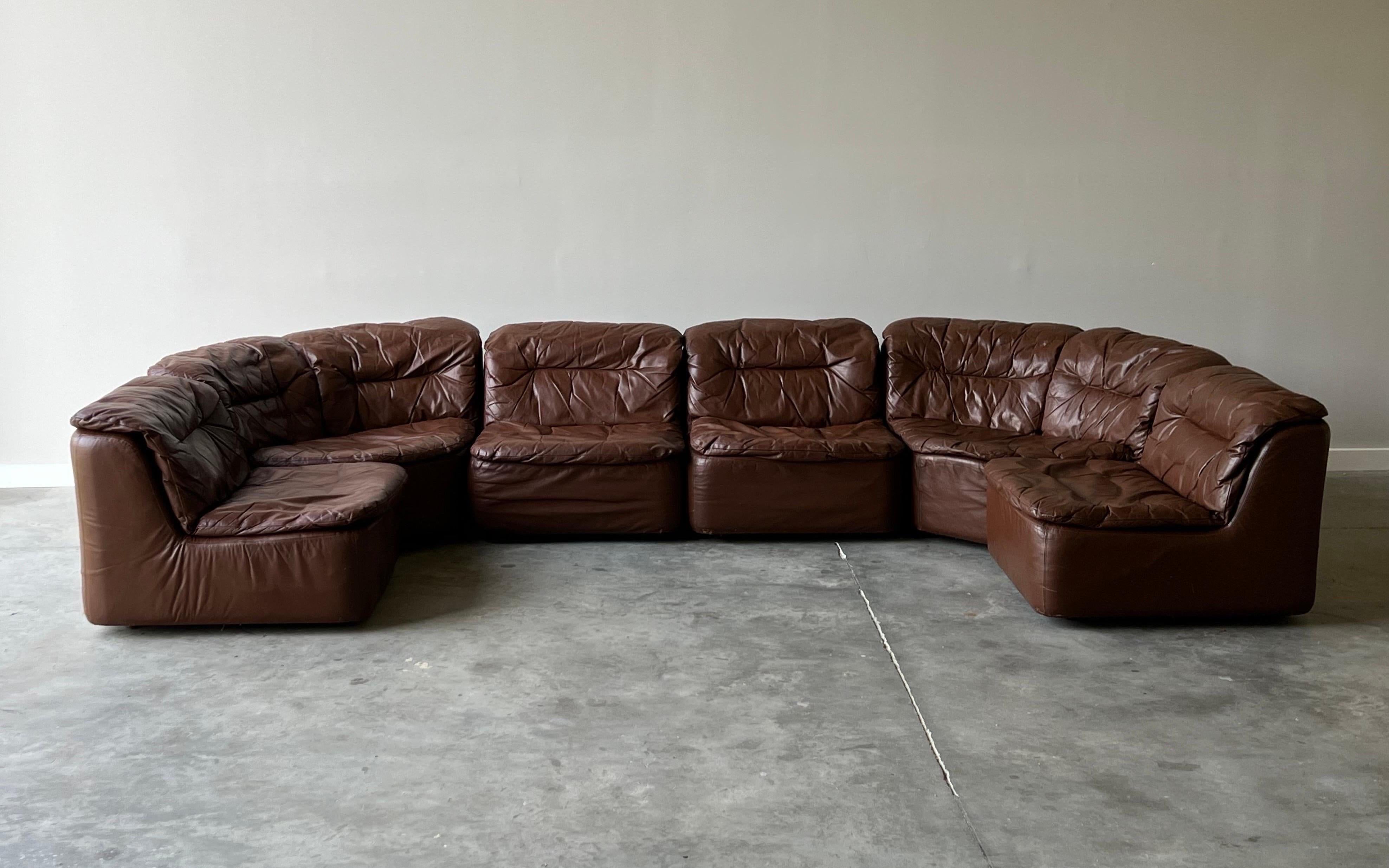 Original leather six piece modular sofa. This Plus 144 model sofa was designed by Friedrich Hill for the Walter Knoll Collection and produced by Brayton International, circa 1970s. This sofa has original leather and all original tags are present.