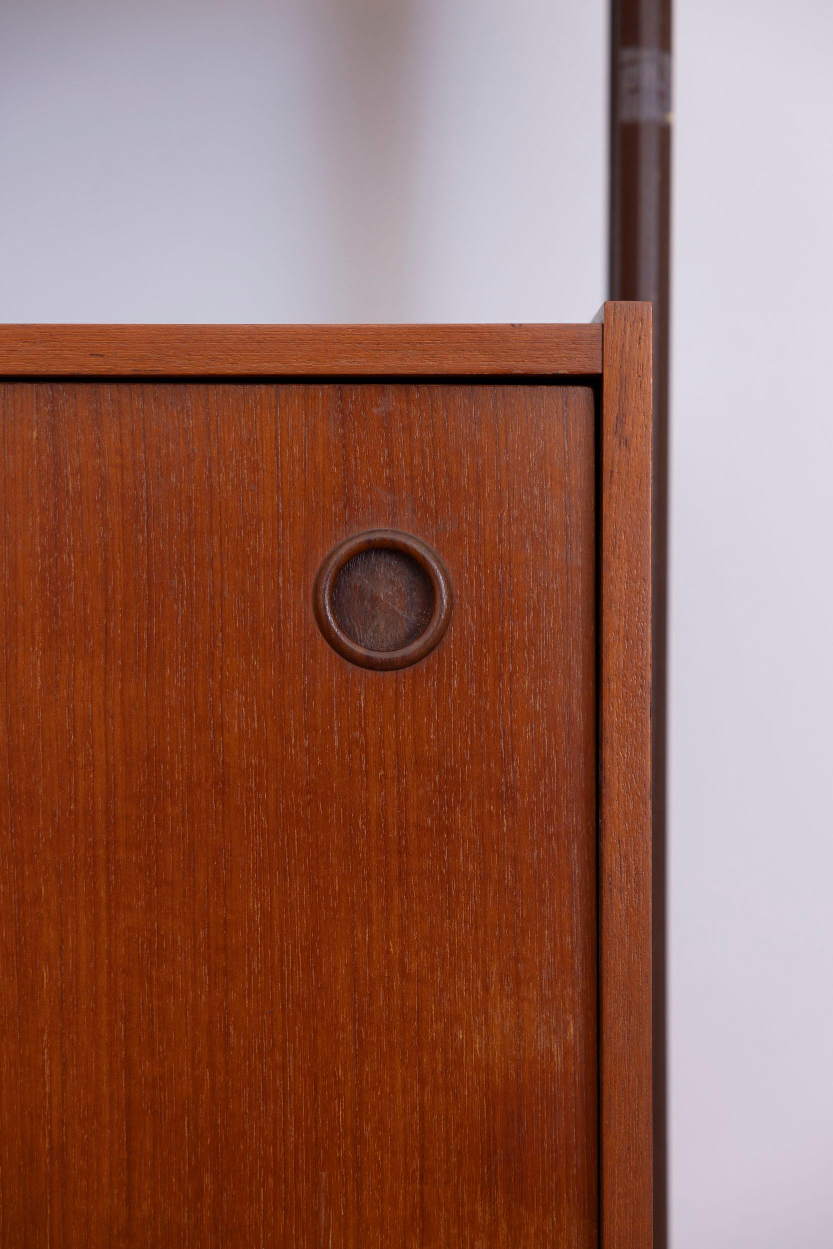 Wood Mid-Century modular wooden bookcase, Italy, 1960s For Sale