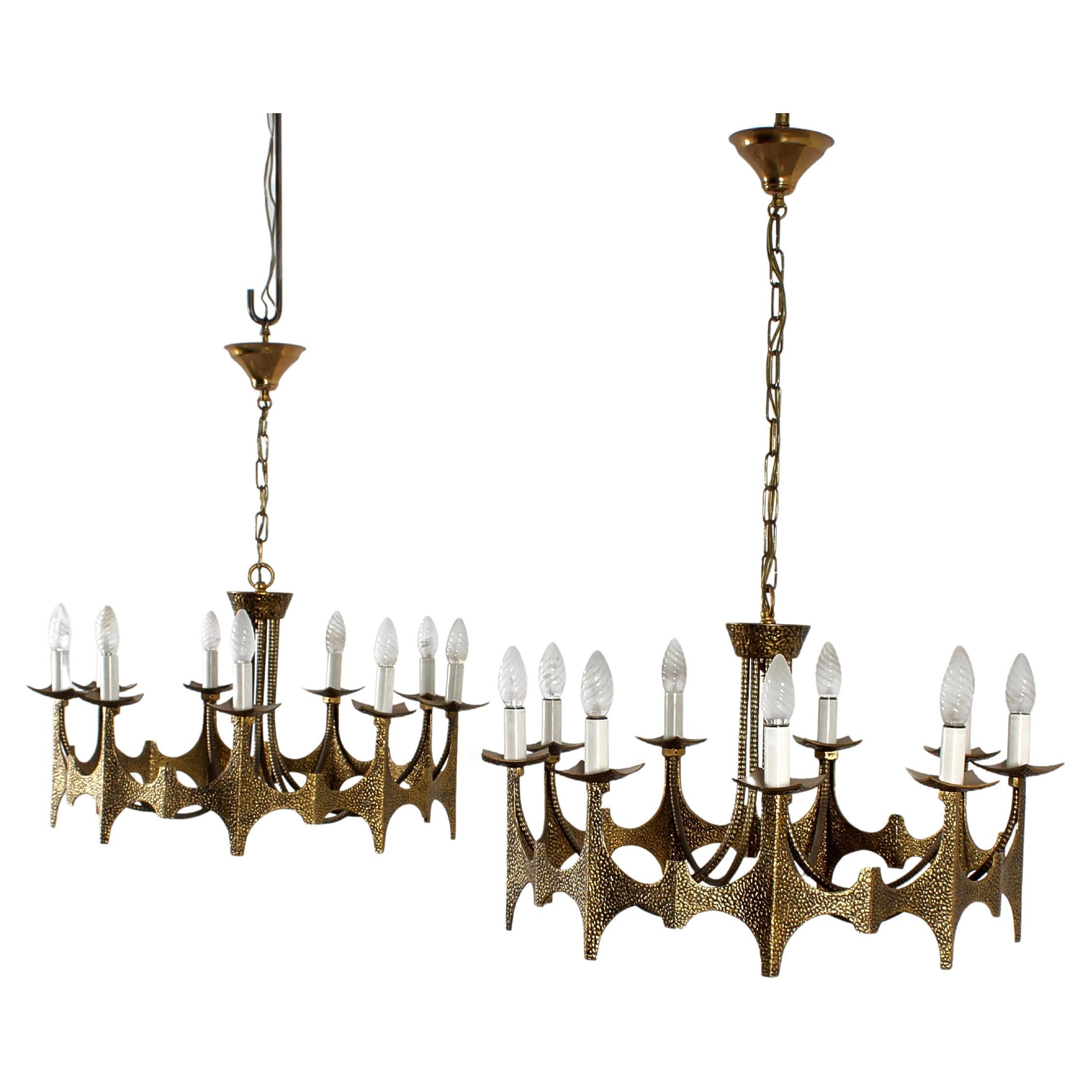 Pair of Brutalist style chandeliers, in hammered brass and metal. In the style of Moe Bridges, Italian production of the 60s. Wear consistent with age and use.
