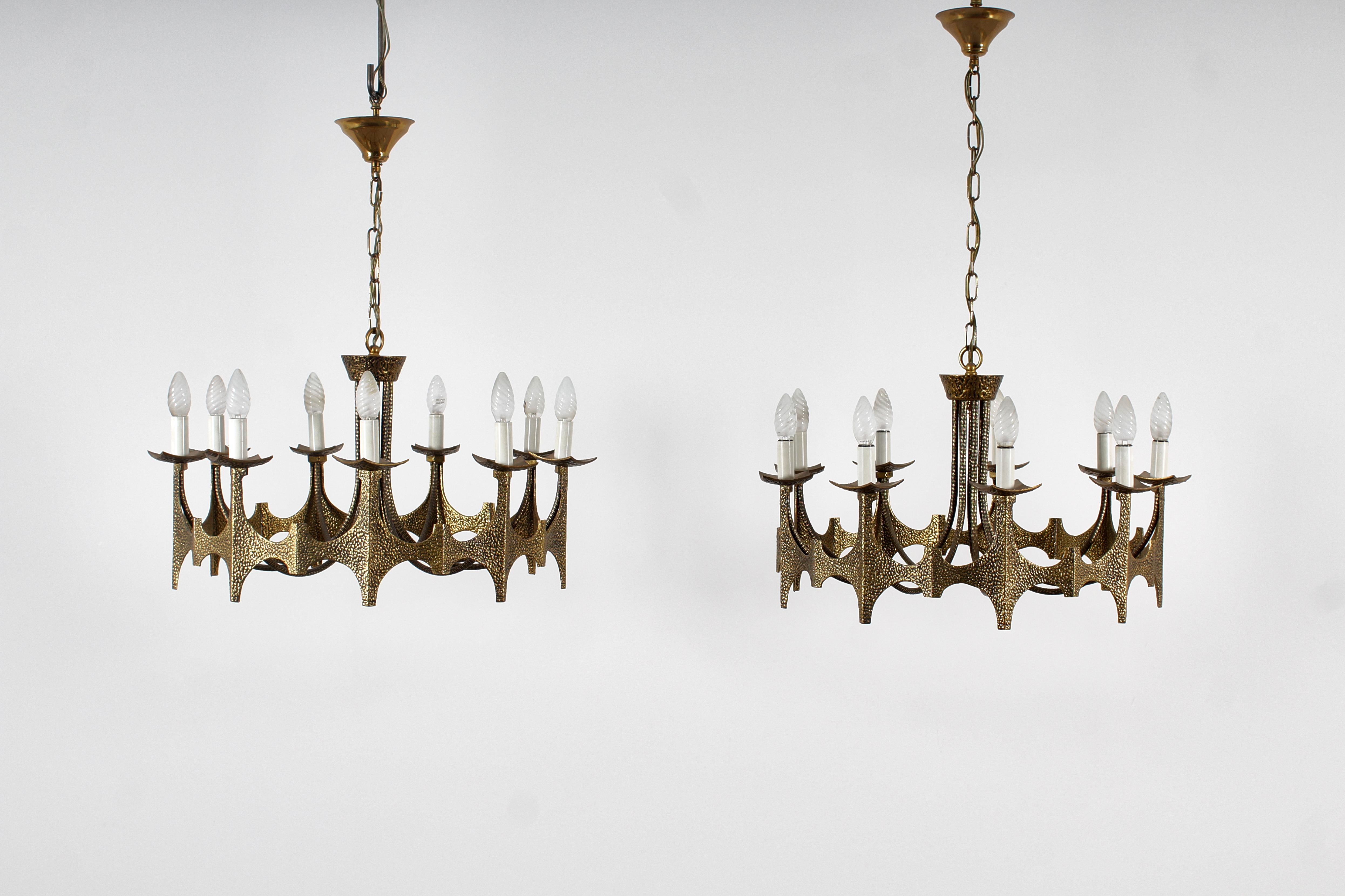 Mid-20th Century Mid-Century Moe Bridge Style set of 2 Brutalist Brass Chandelier 60s Italy