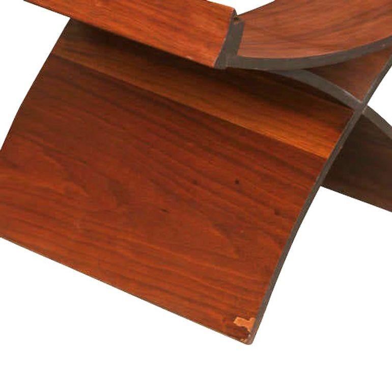 Américain Table d'appoint en contreplaqué moulé sculpturale en forme de sablier du milieu du siècle avec plateau en verre en vente