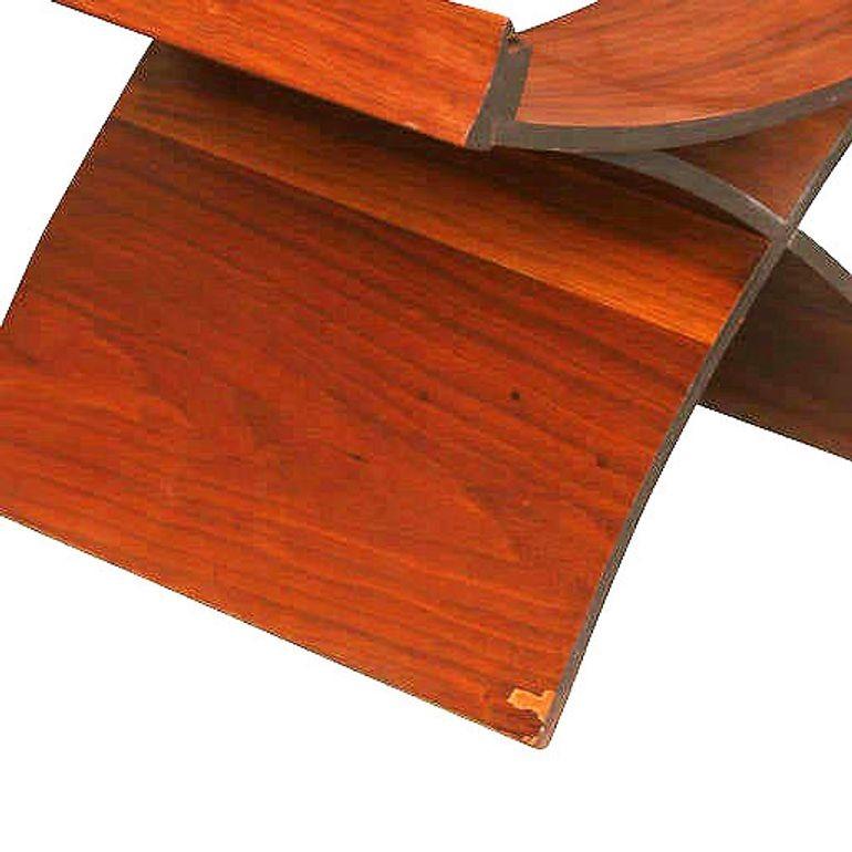 Milieu du XXe siècle Table d'appoint en contreplaqué moulé sculpturale du milieu du siècle avec plateau en verre en vente