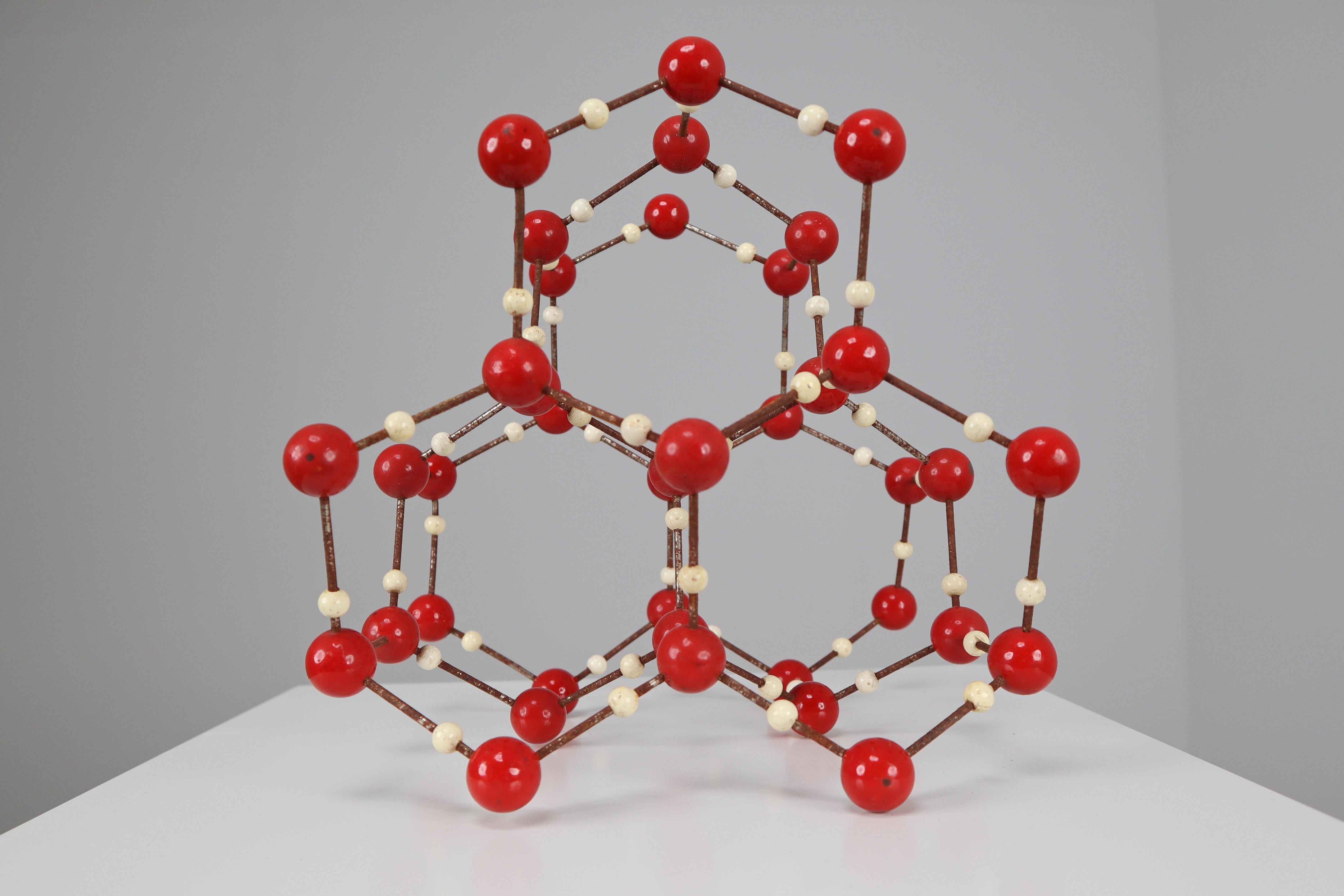 Midcentury molecular structure of water (H2O) for educational use, metal with wooden small spheres white painted, and with the larger spheres made of red painted bakelite. Czechoslovak manufacture of the 1950s. In good patinated condition. Measures