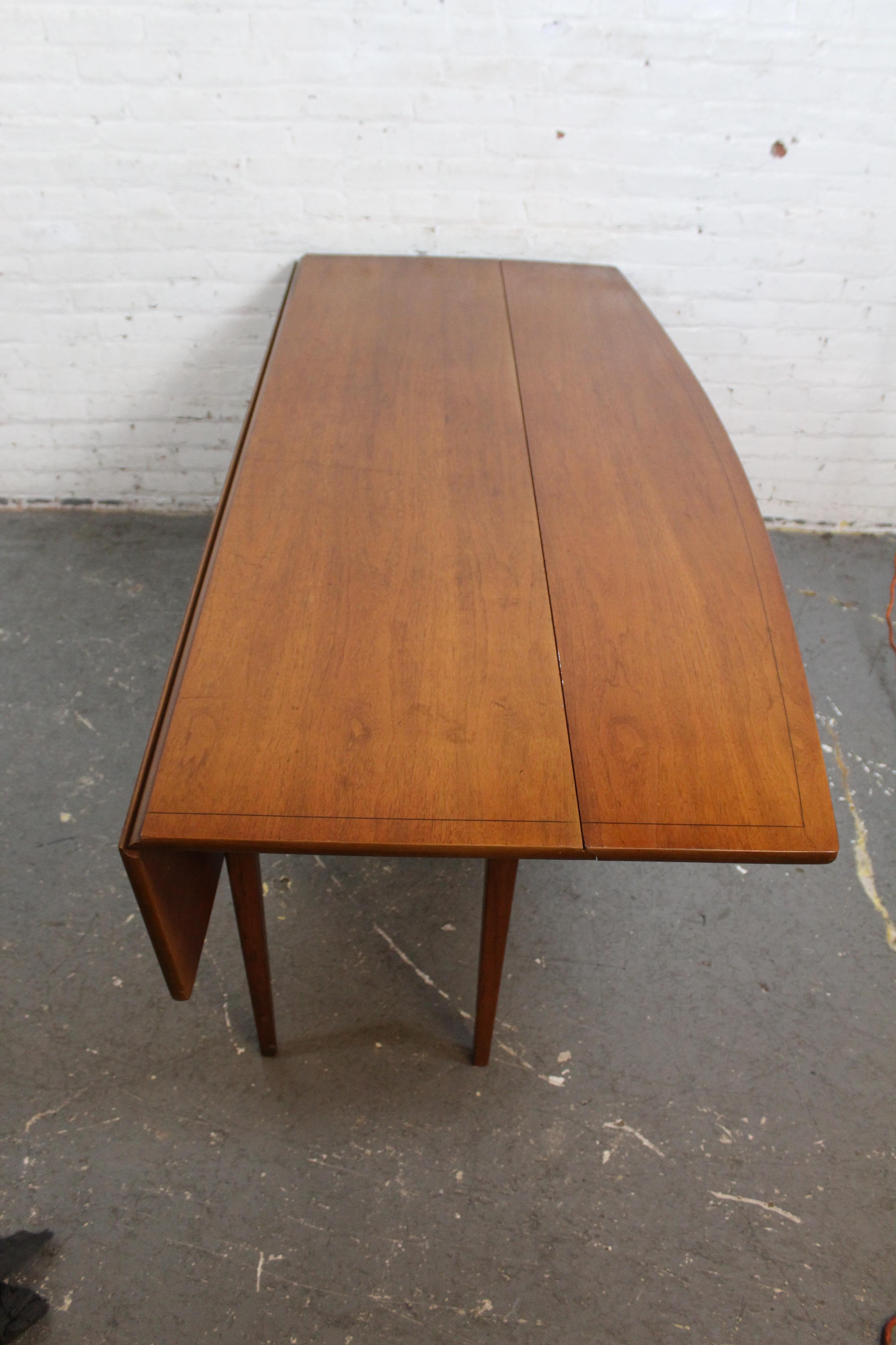 Mid-Century-Tisch „Monaco Walnussholz“ Vintage mit klappbaren Blättern im Angebot 2