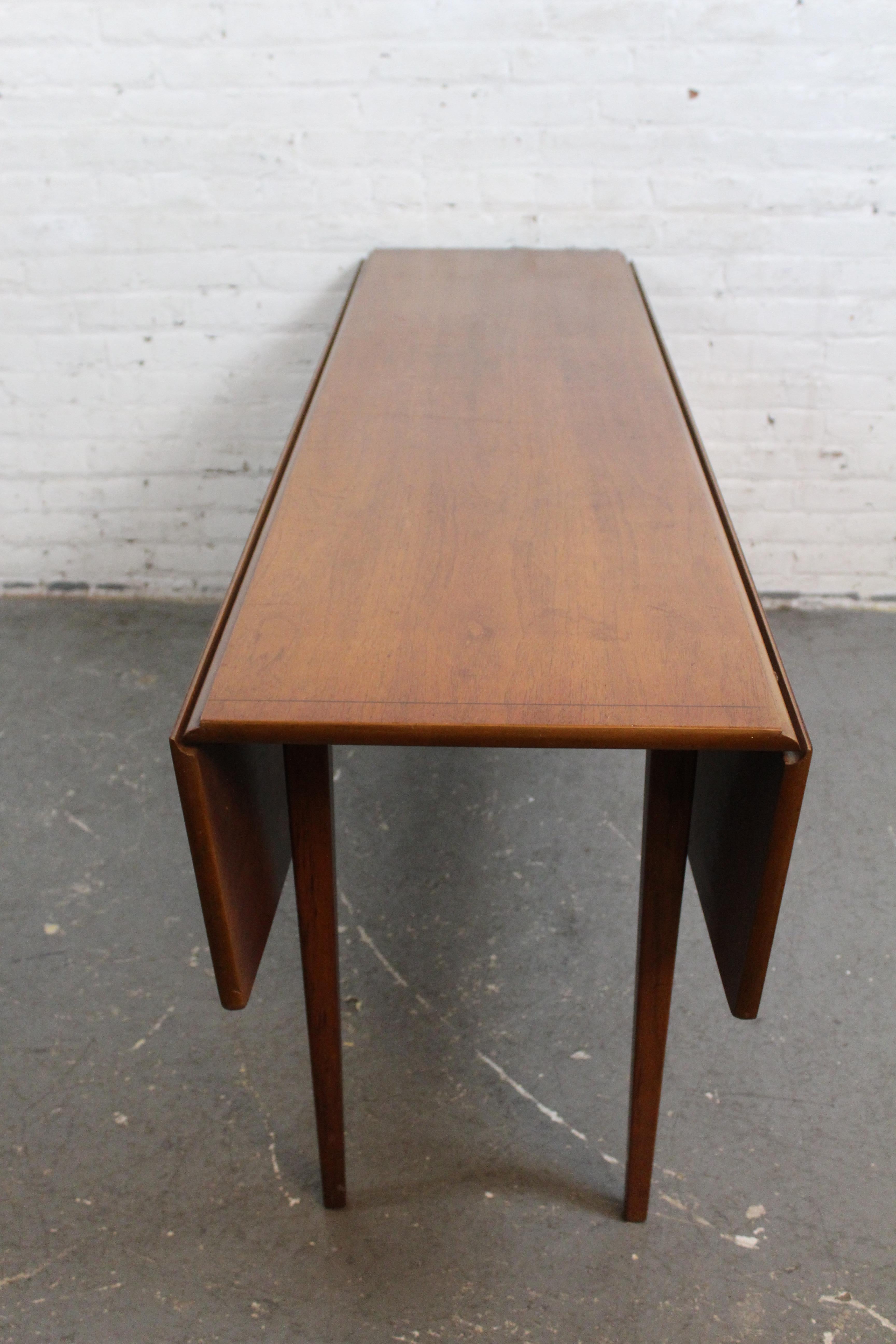 Mid-Century-Tisch „Monaco Walnussholz“ Vintage mit klappbaren Blättern im Angebot 3