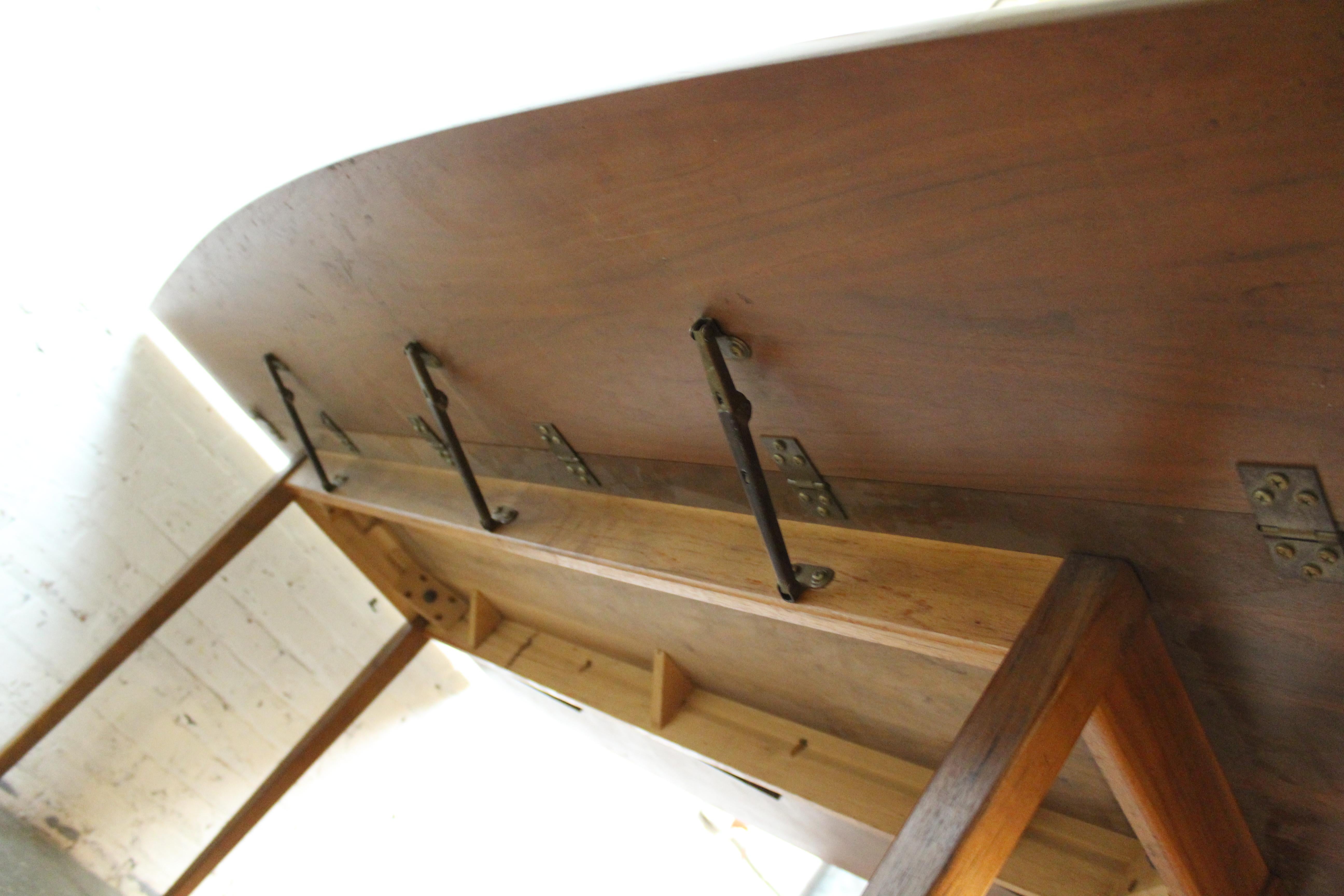 Mid-Century-Tisch „Monaco Walnussholz“ Vintage mit klappbaren Blättern im Angebot 9