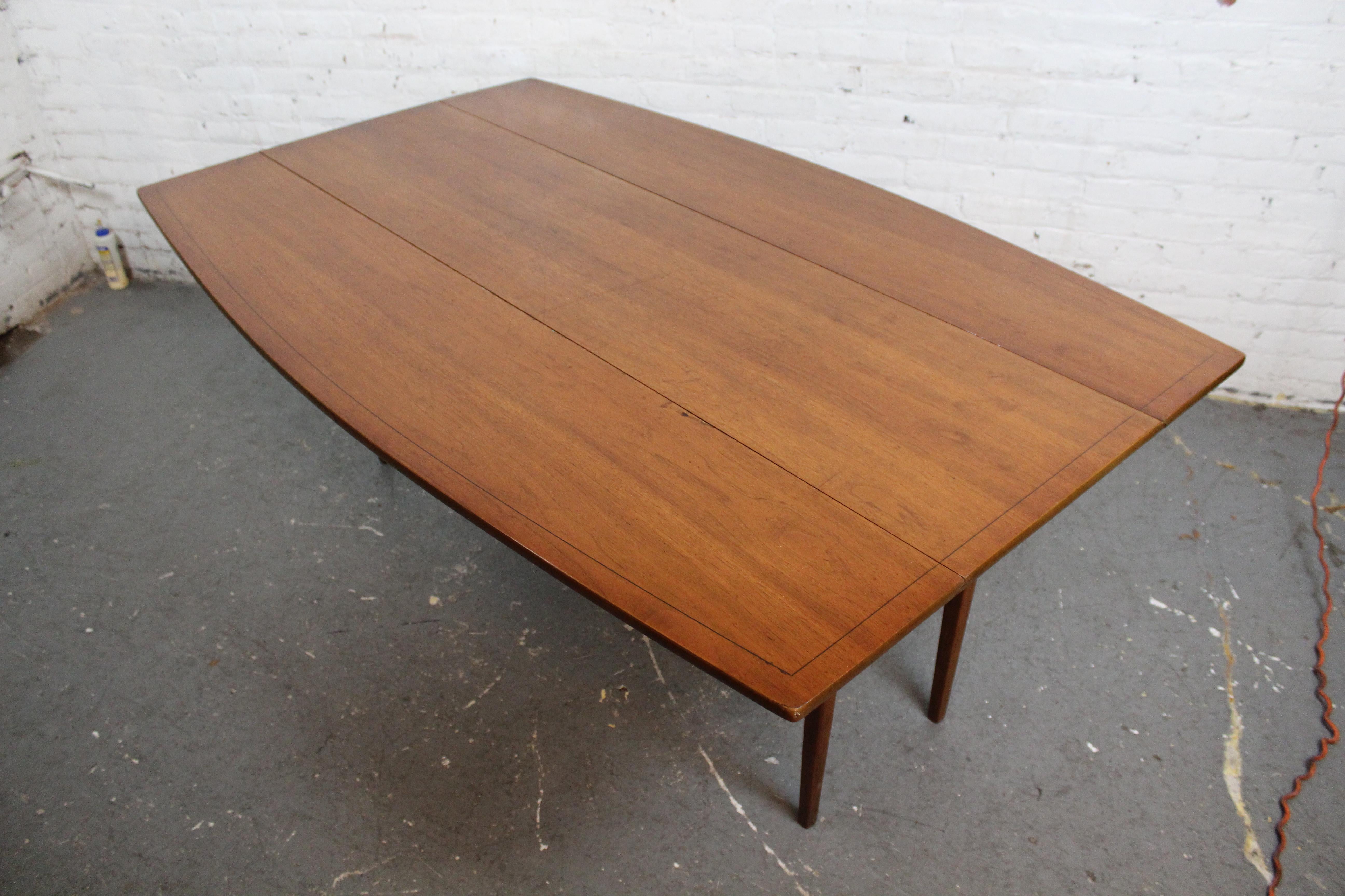 Mid-Century-Tisch „Monaco Walnussholz“ Vintage mit klappbaren Blättern im Angebot 10