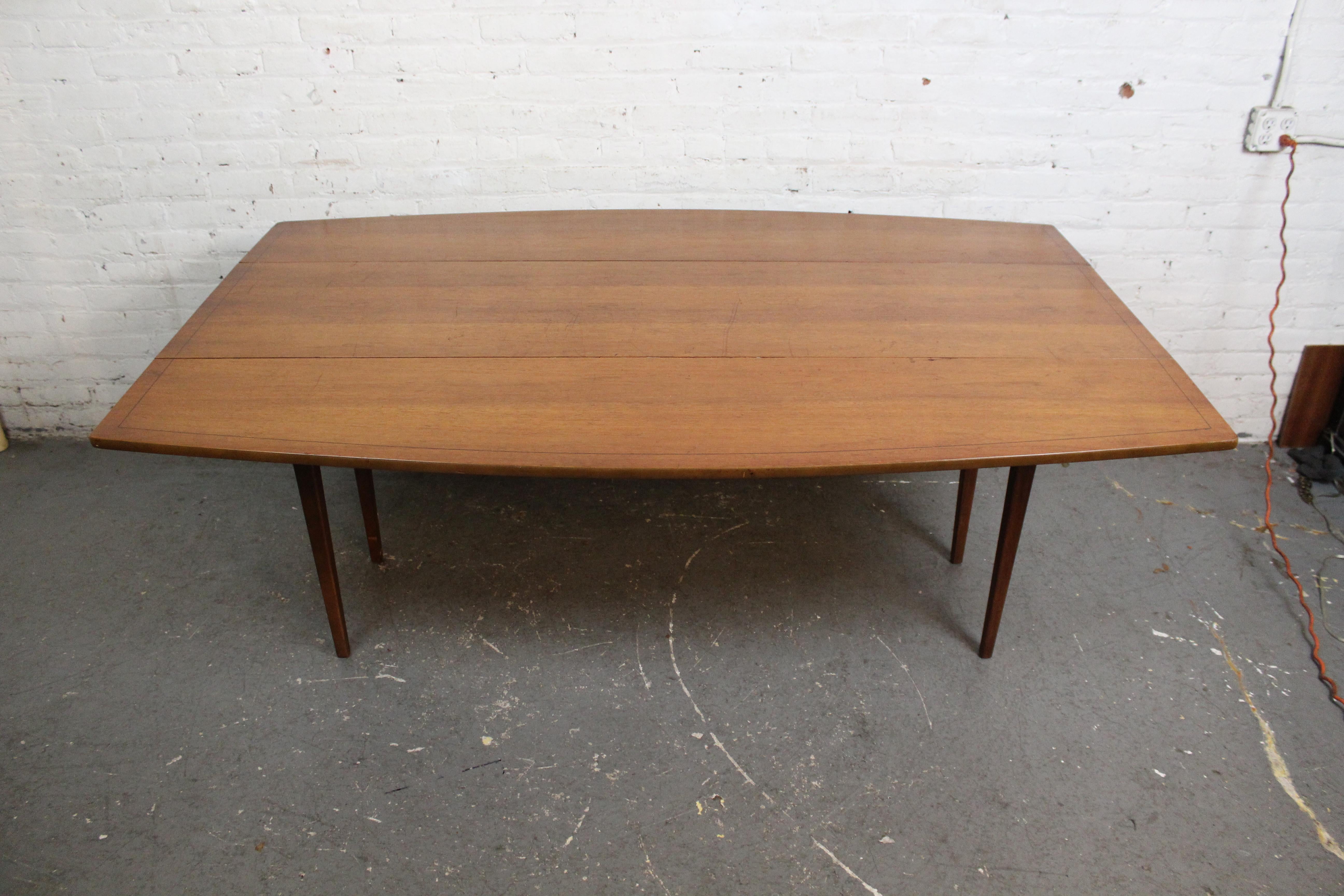 Mid-Century-Tisch „Monaco Walnussholz“ Vintage mit klappbaren Blättern (Moderne der Mitte des Jahrhunderts) im Angebot