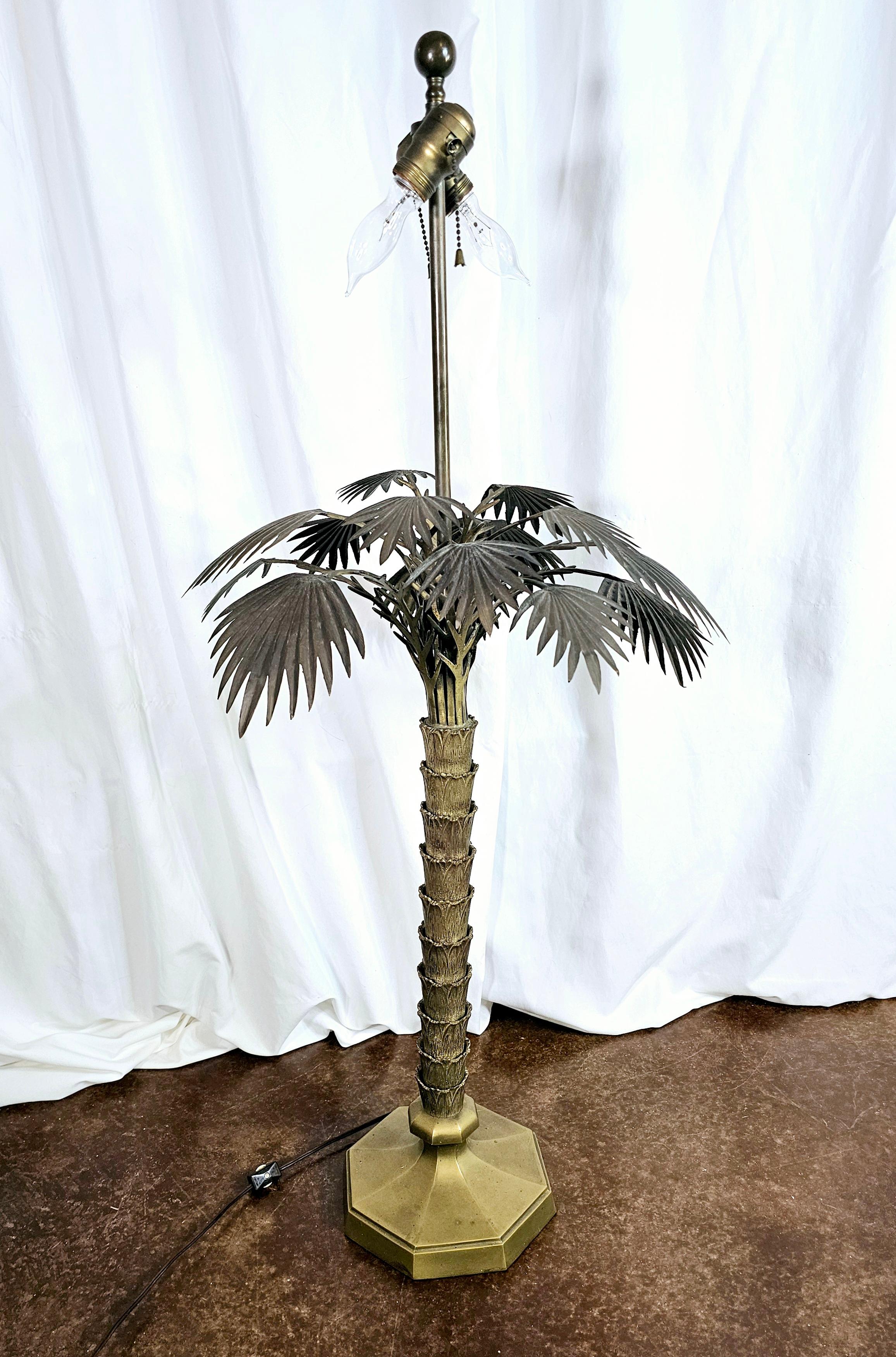 Mid Century Monumental Brass Palm Tree Table Lamp by Chapman  In Good Condition For Sale In Waxahachie, TX