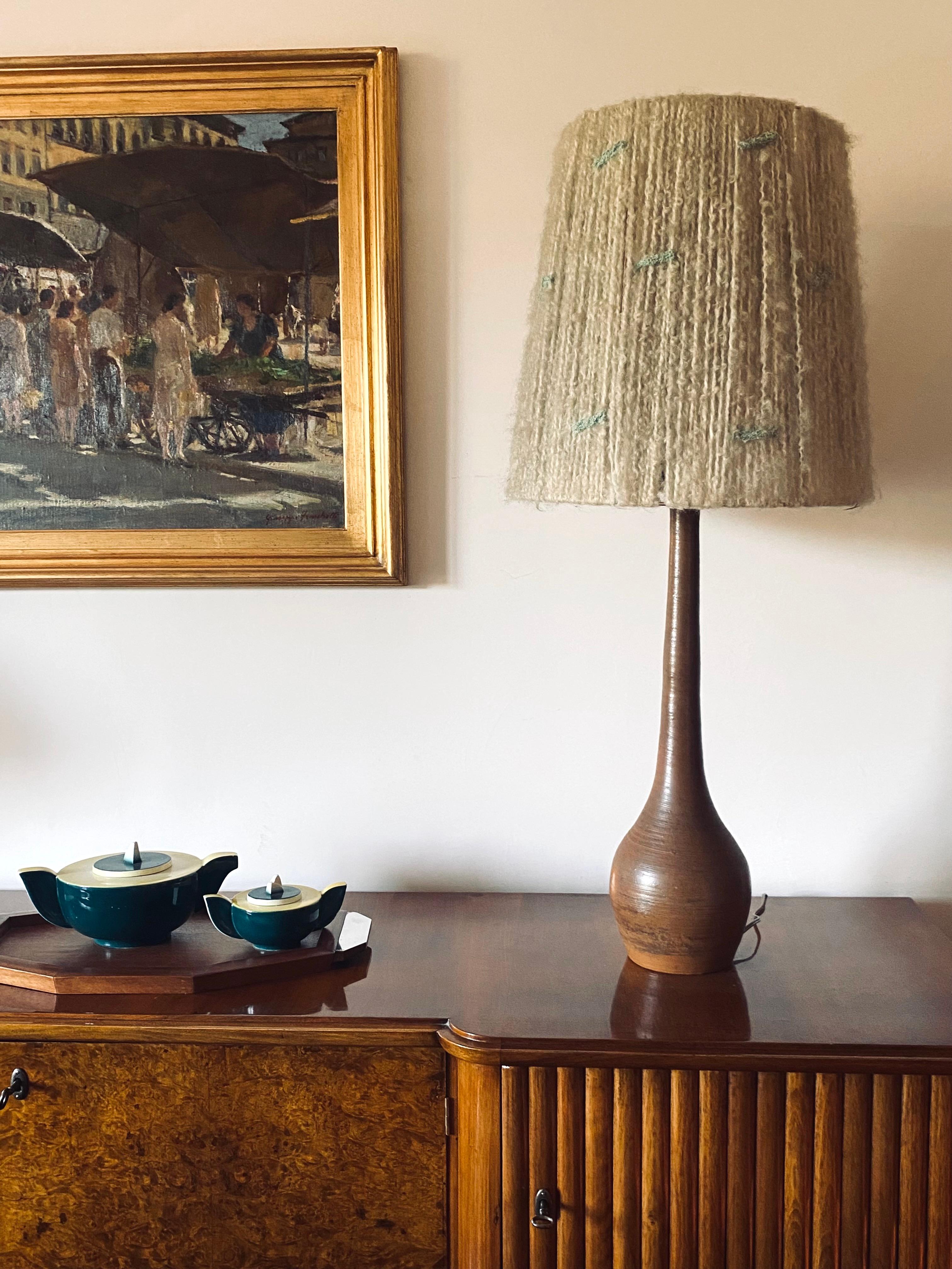 Monumentale glasierte Terrakotta-Tischlampe aus der Mitte des Jahrhunderts, Frankreich 1950er Jahre (Mitte des 20. Jahrhunderts) im Angebot