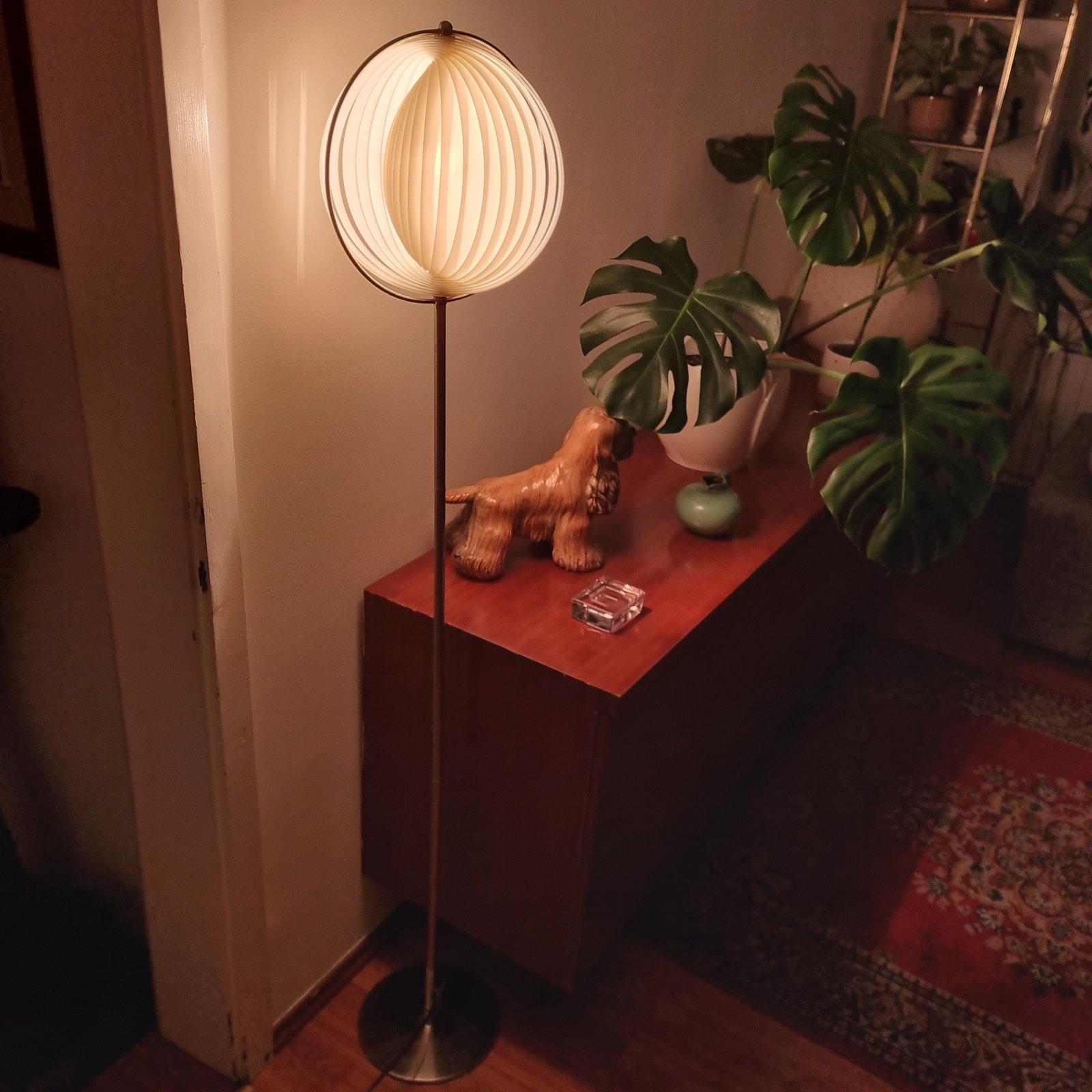 Nice floor lamp from 80s, produce my KARE Design
Model Moon.
