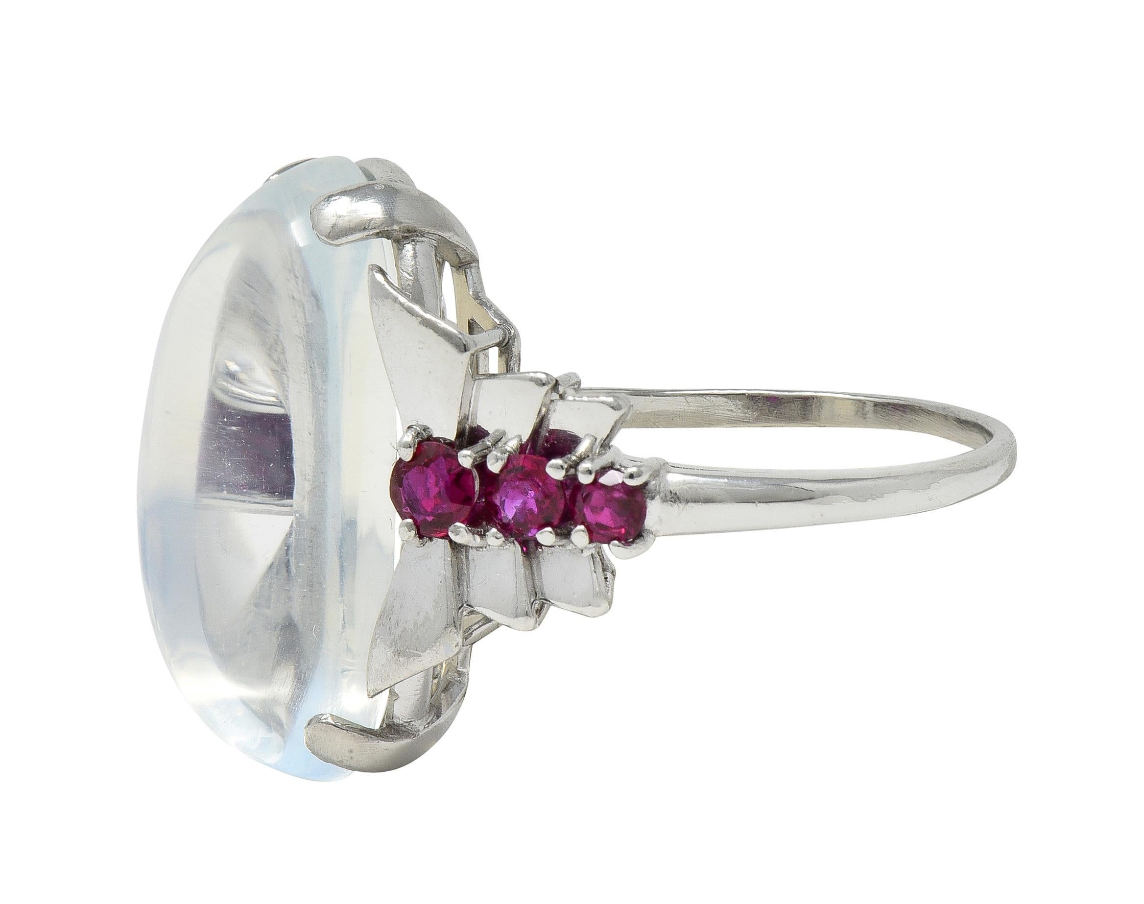 da uomo o donna Mid-Century Moonstone Ruby Platinum Vintage Cocktail Ring in vendita