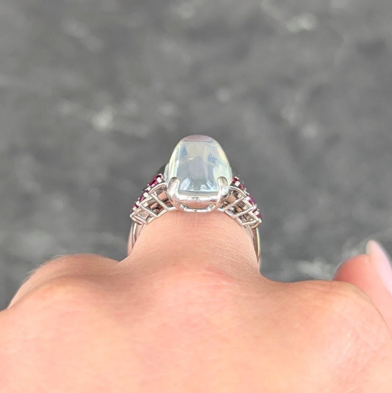 Mid-Century Moonstone Ruby Platinum Vintage Cocktail Ring in vendita 3