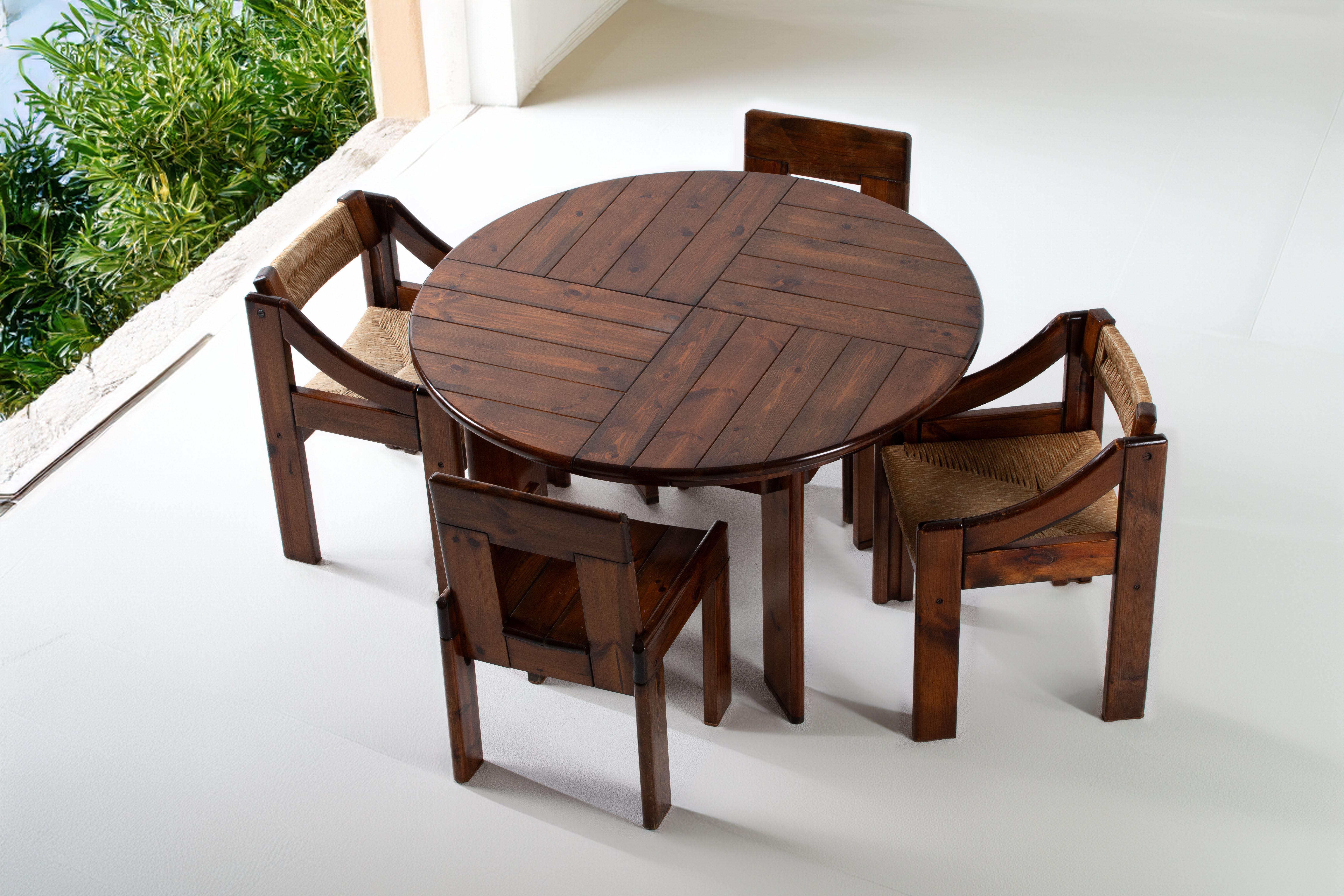 Description :

Améliorez votre expérience gastronomique avec cet ensemble de table exquise à rallonge (rallonge de 44 cm), constitué d'un mélange de bois d'orme naturel et de paille tressée à la main. Cet ensemble, qui comprend deux chaises et deux