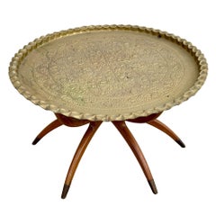Table basse à plateau mauresque marocaine du milieu du siècle