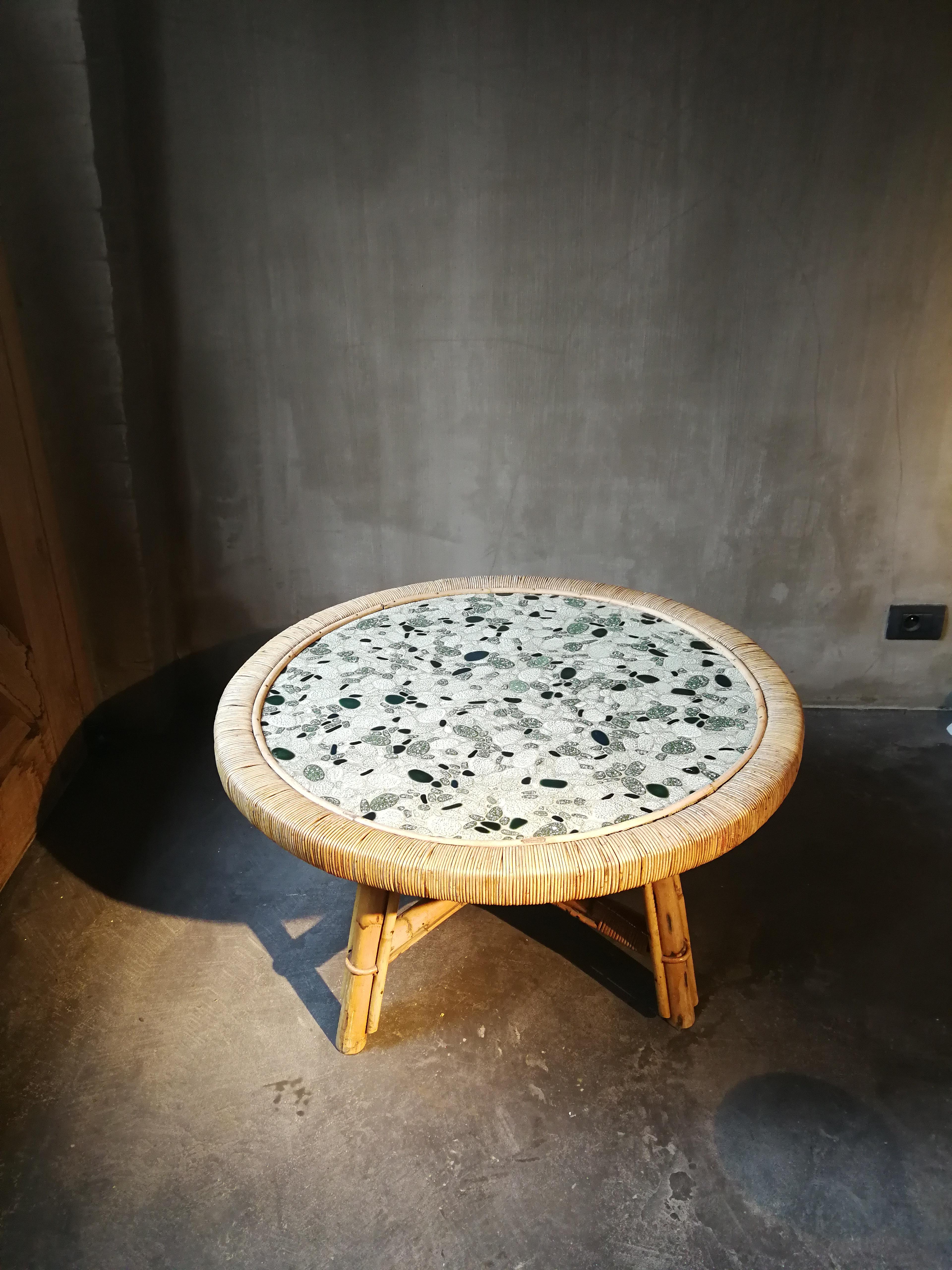 This table is in perfect condition and has a beautiful green patterned mosaic top. It would suit perfect in a holiday home or in a poolhouse.
 