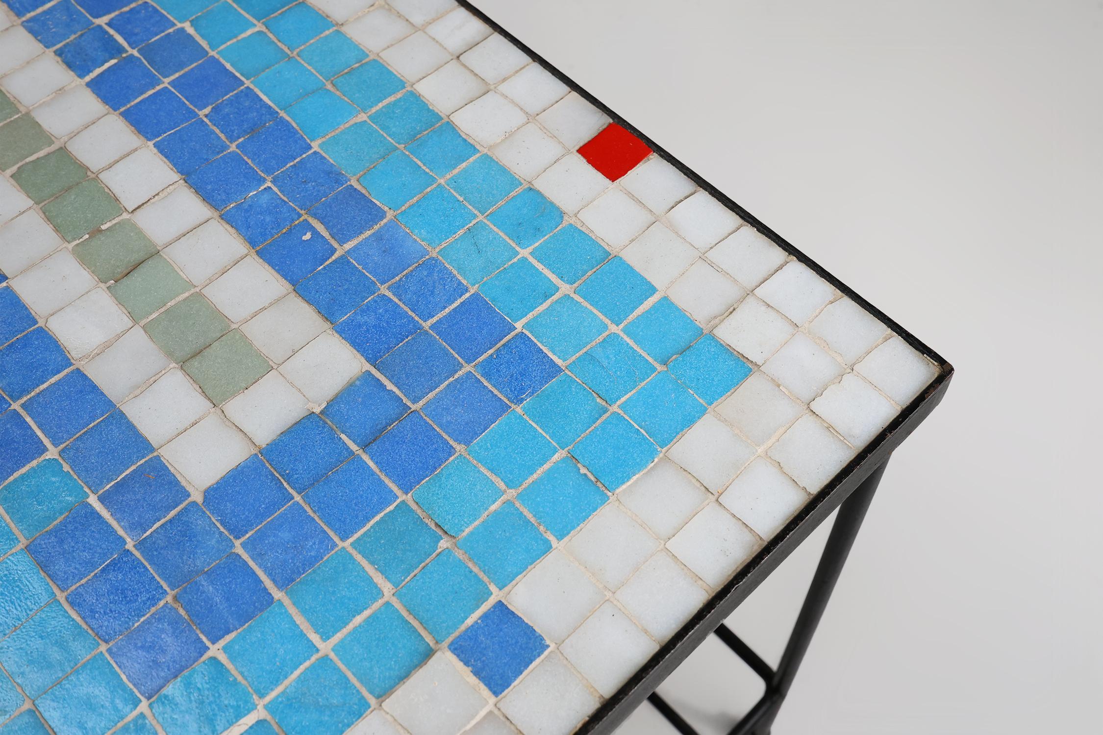Français Table basse en mosaïque du milieu du siècle avec cadre en métal, France en vente
