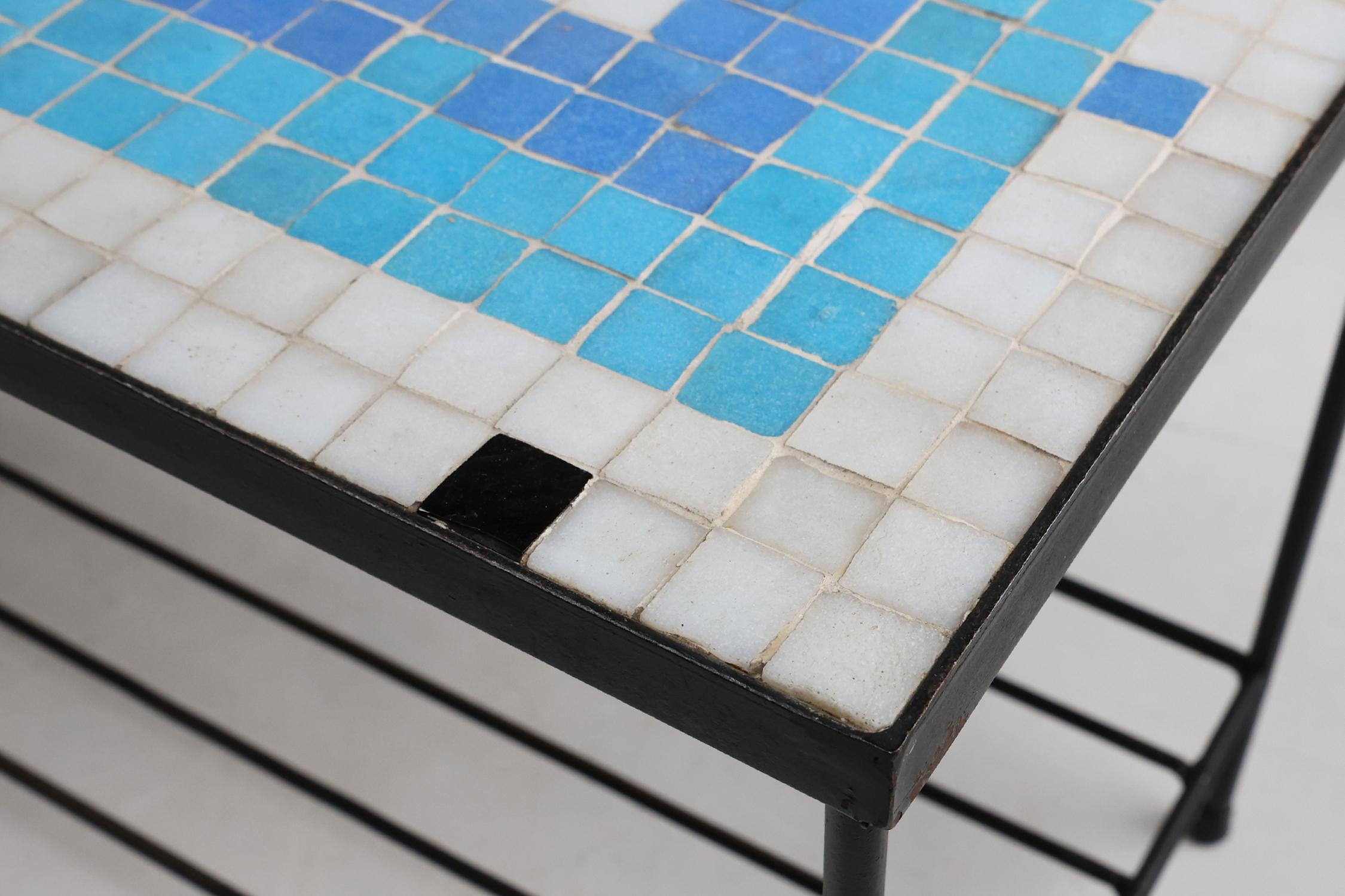 Mosaïque Table basse en mosaïque du milieu du siècle avec cadre en métal, France en vente