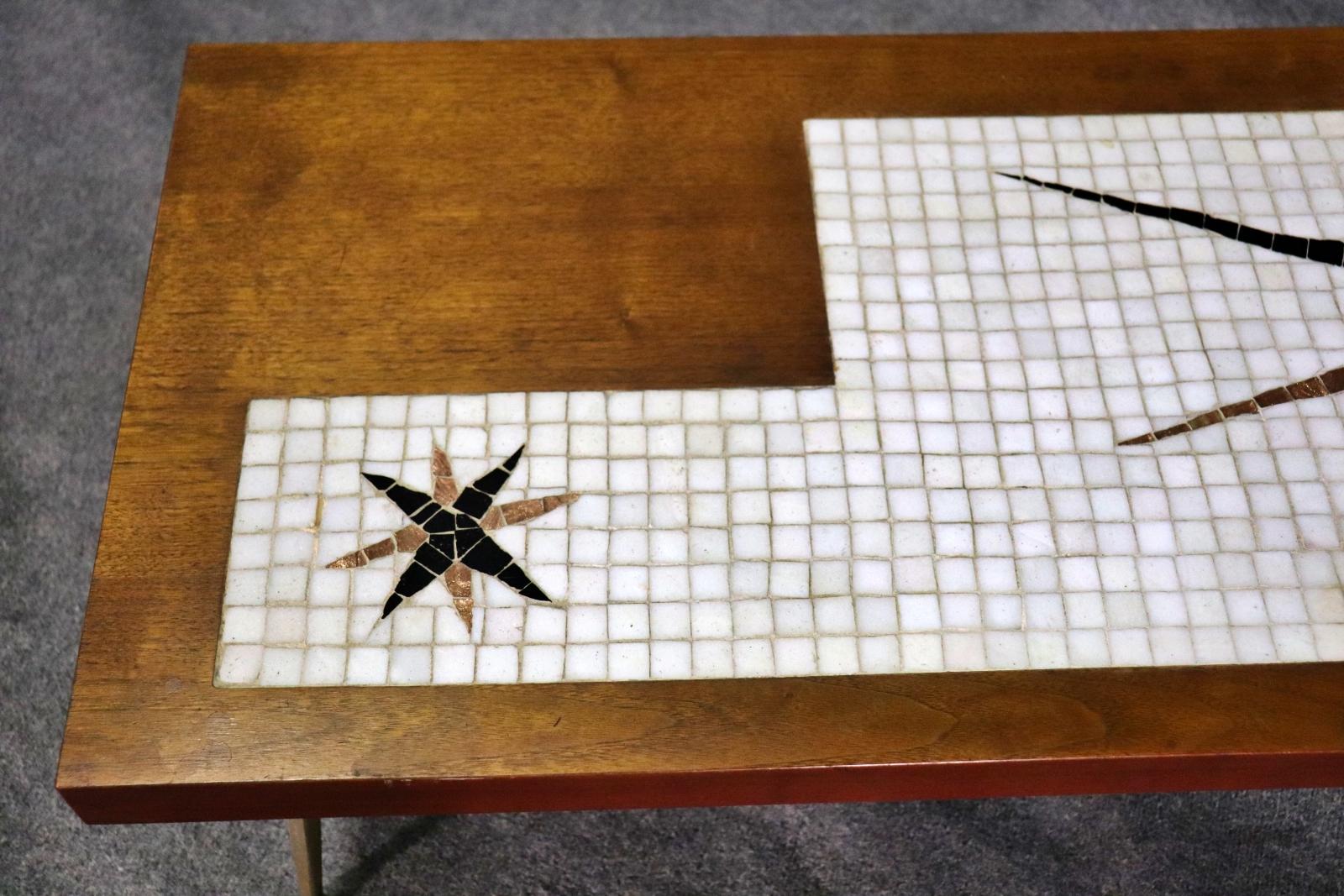Table basse en mosaïque du milieu du siècle Bon état - En vente à Brooklyn, NY