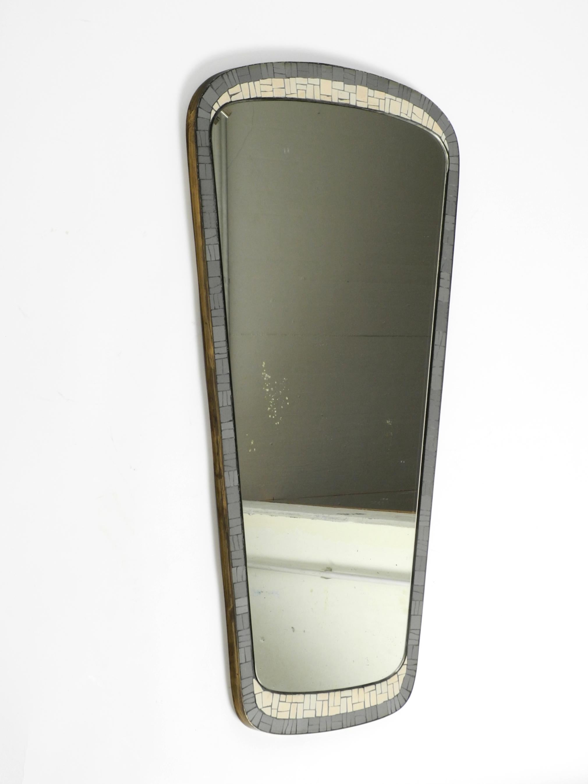 Mid-Century Modern Miroir mural en mosaïque du milieu du siècle avec cadre en laiton lourd par Münchner Zierspiegel en vente