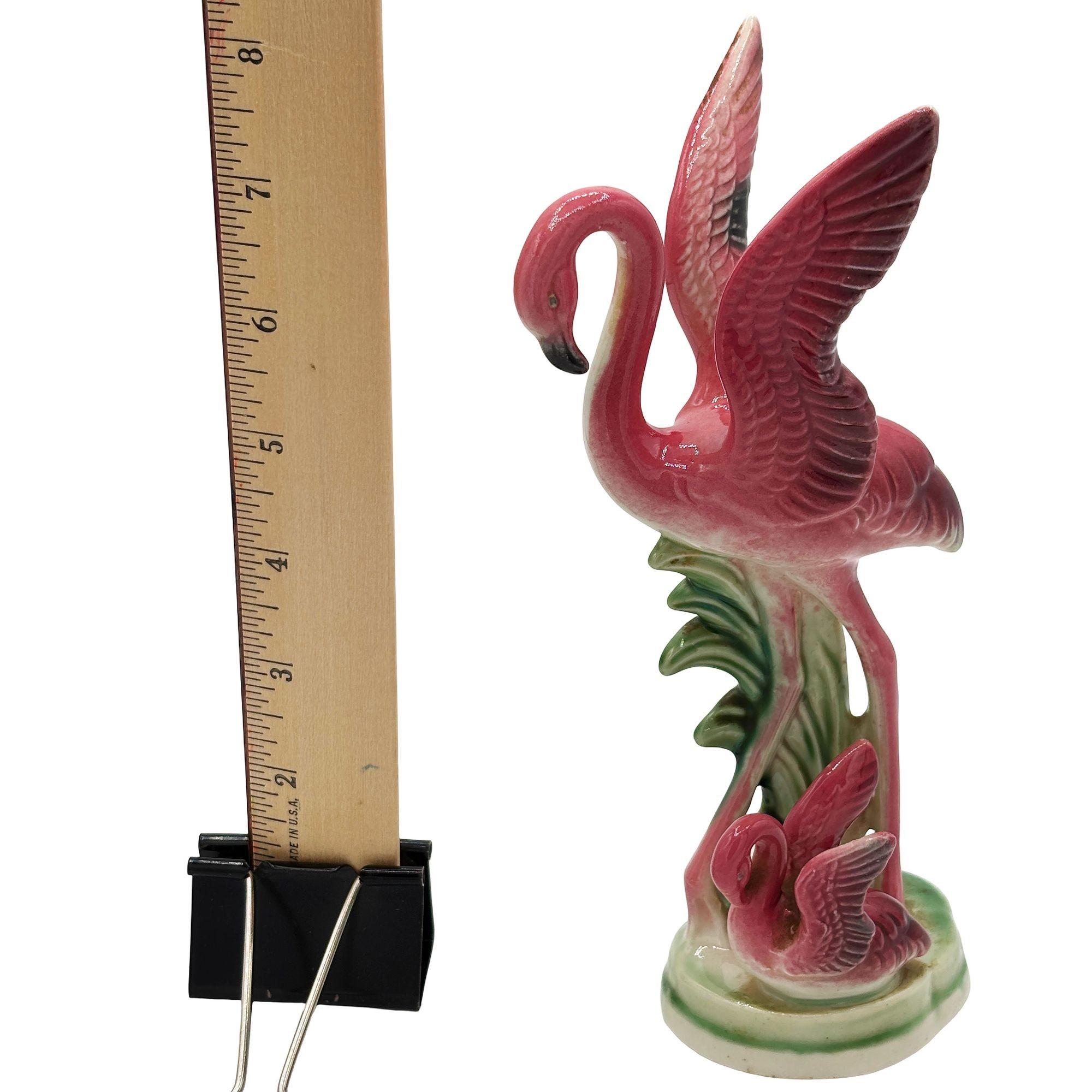Metà XX secolo Statua da tavolo in ceramica di metà secolo Mother & Child Pink Flamingo by Leftons in vendita