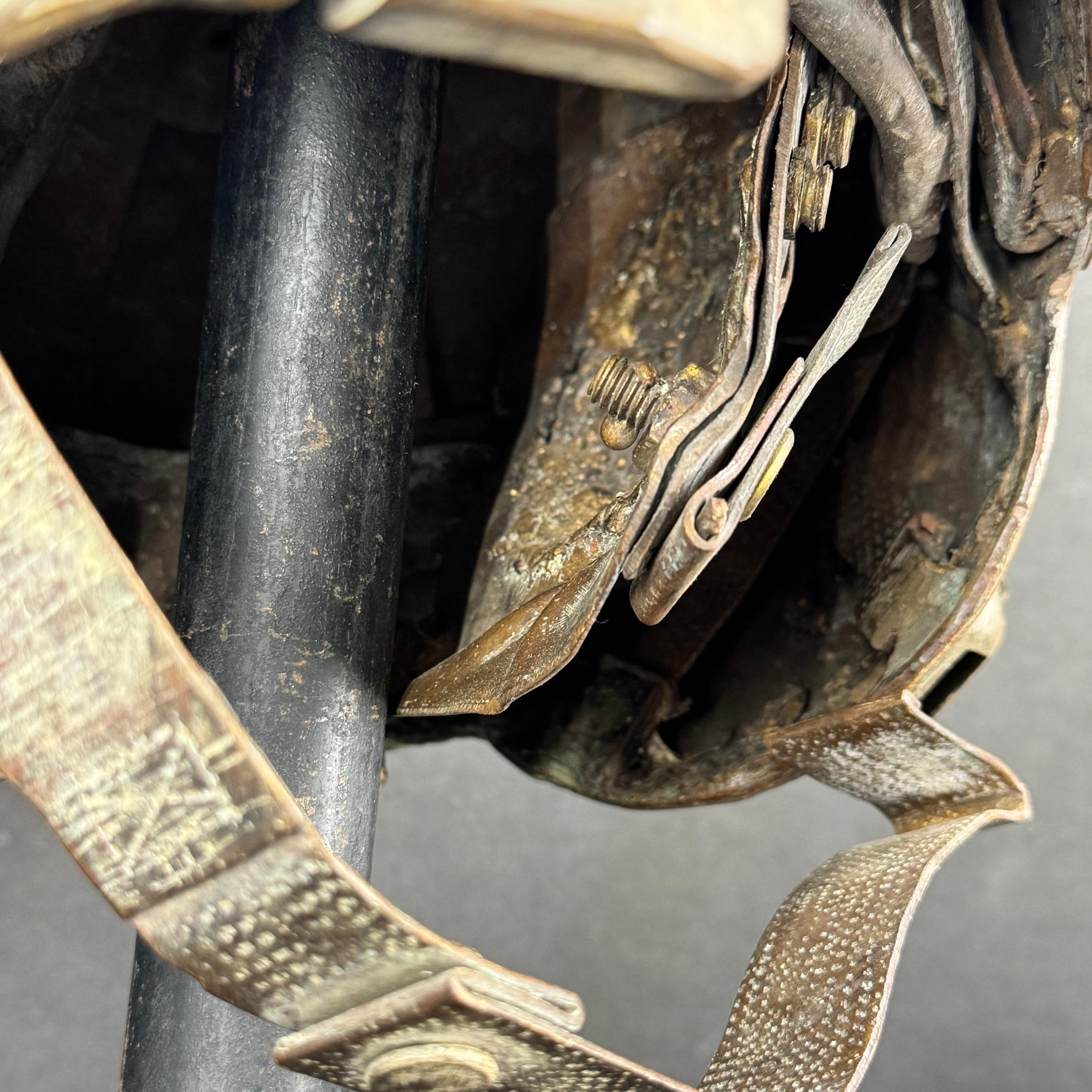 Escultura de bronce montada de mediados de siglo Casco militar de piloto Bronce en venta