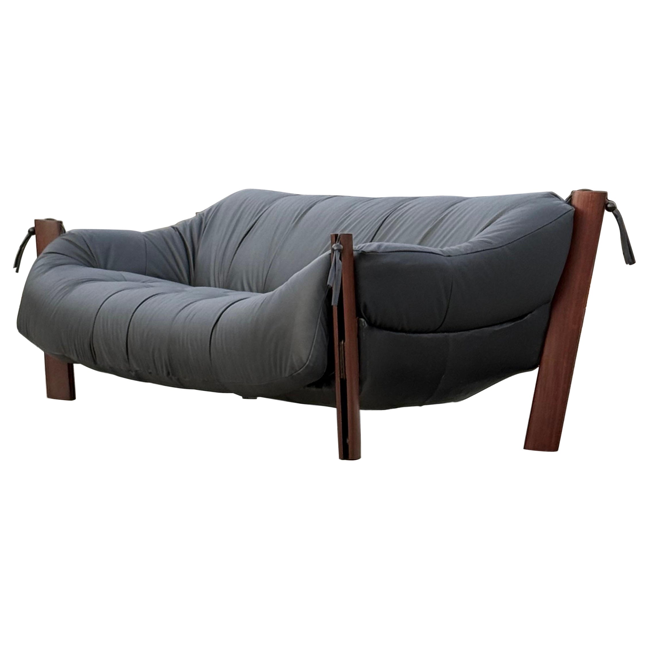 Canapé du milieu du siècle en cuir et palissandre MP-211 de Percival Lafer