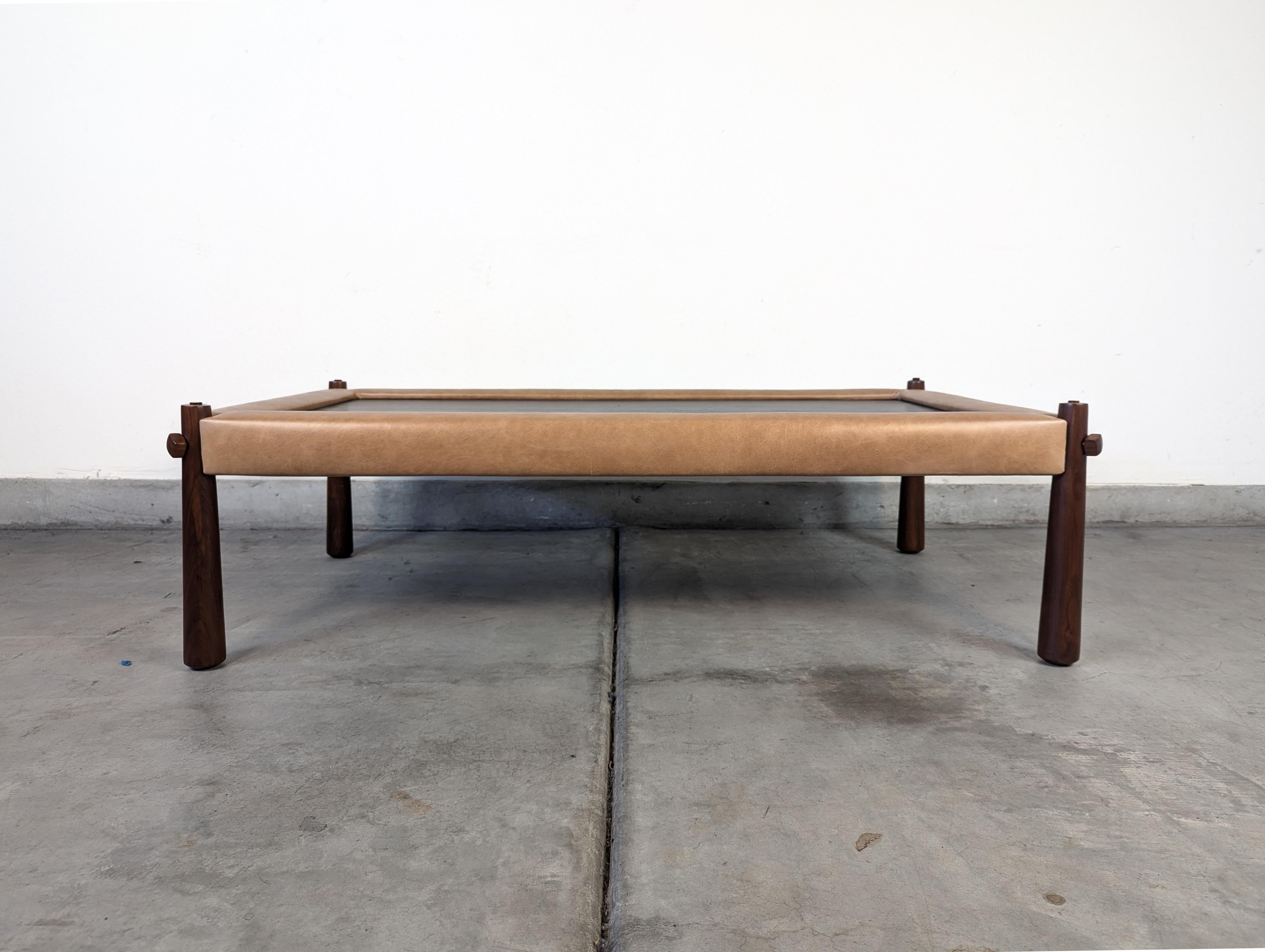 Table basse brésilienneMP-81 de Percival Lafer, vers les années 1970 Excellent état - En vente à Chino Hills, CA