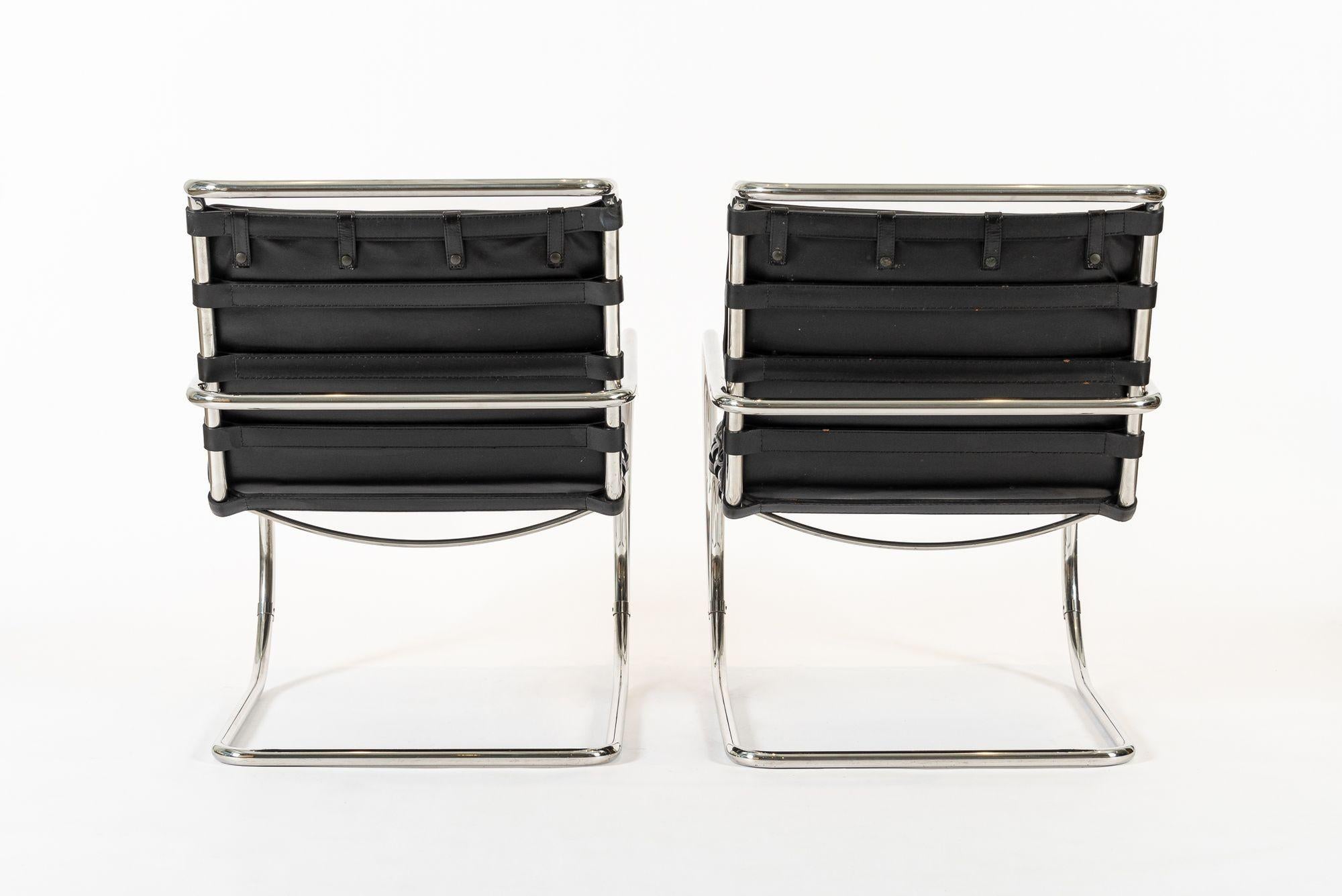 Américain Fauteuils en cuir noir MR du milieu du siècle par Mies van der Rohe pour Knoll en vente