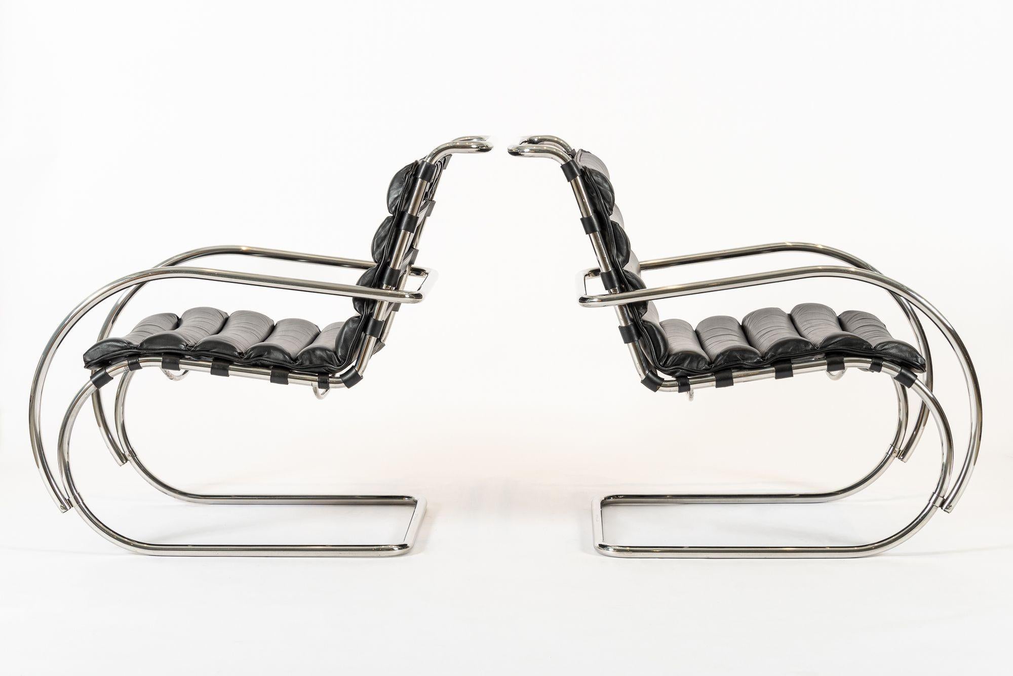 Mid Century MR Black Leather Arm Chairs by Mies van der Rohe for Knoll In Good Condition For Sale In Detroit, MI