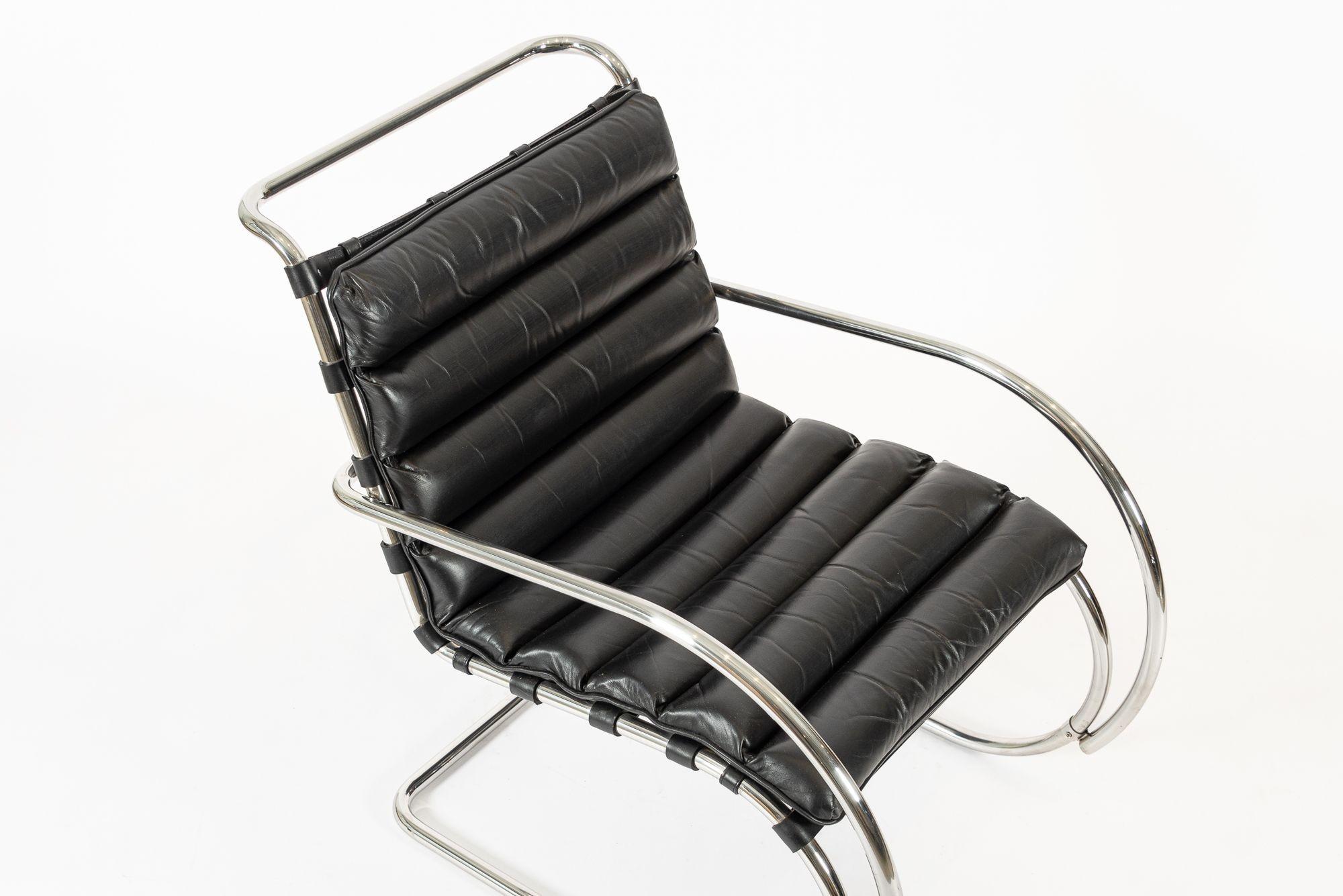 XXIe siècle et contemporain Fauteuils en cuir noir MR du milieu du siècle par Mies van der Rohe pour Knoll en vente