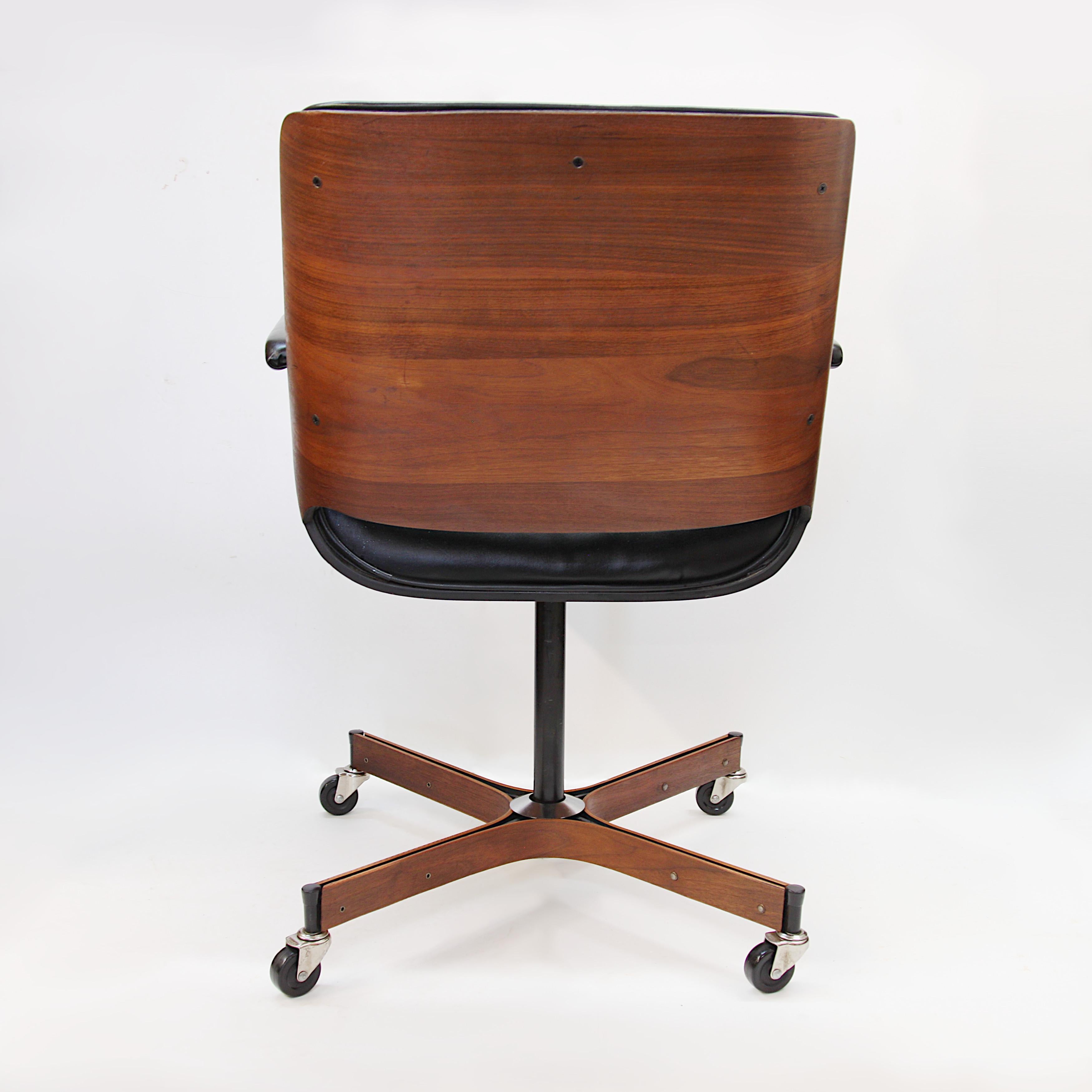 Mid Century Mr. Chair Executive Desk Chair by George Mulhauser for Plycraft In Good Condition In Lafayette, IN