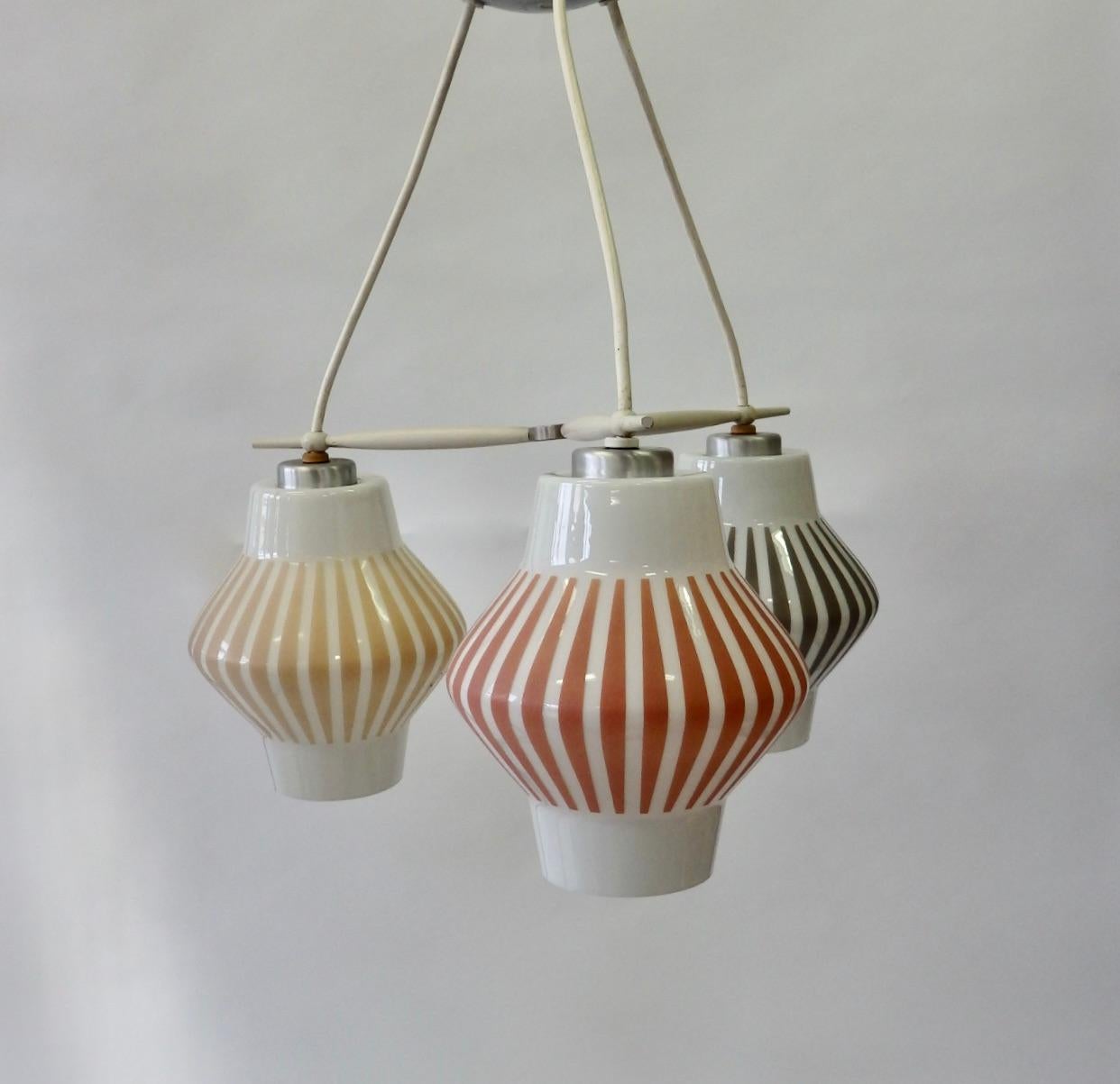 Midcentury Multicolored 3 Globe Hanging Ceiling Light Fixture In Good Condition For Sale In Ferndale, MI
