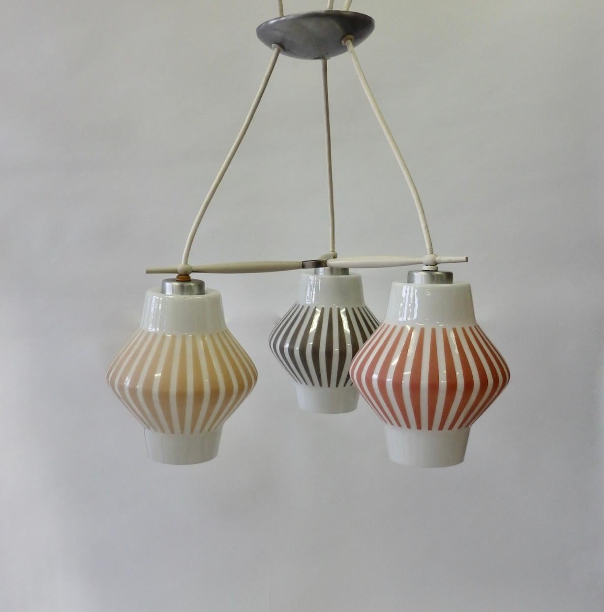 Midcentury Multicolored 3 Globe Hanging Ceiling Light Fixture In Good Condition For Sale In Ferndale, MI