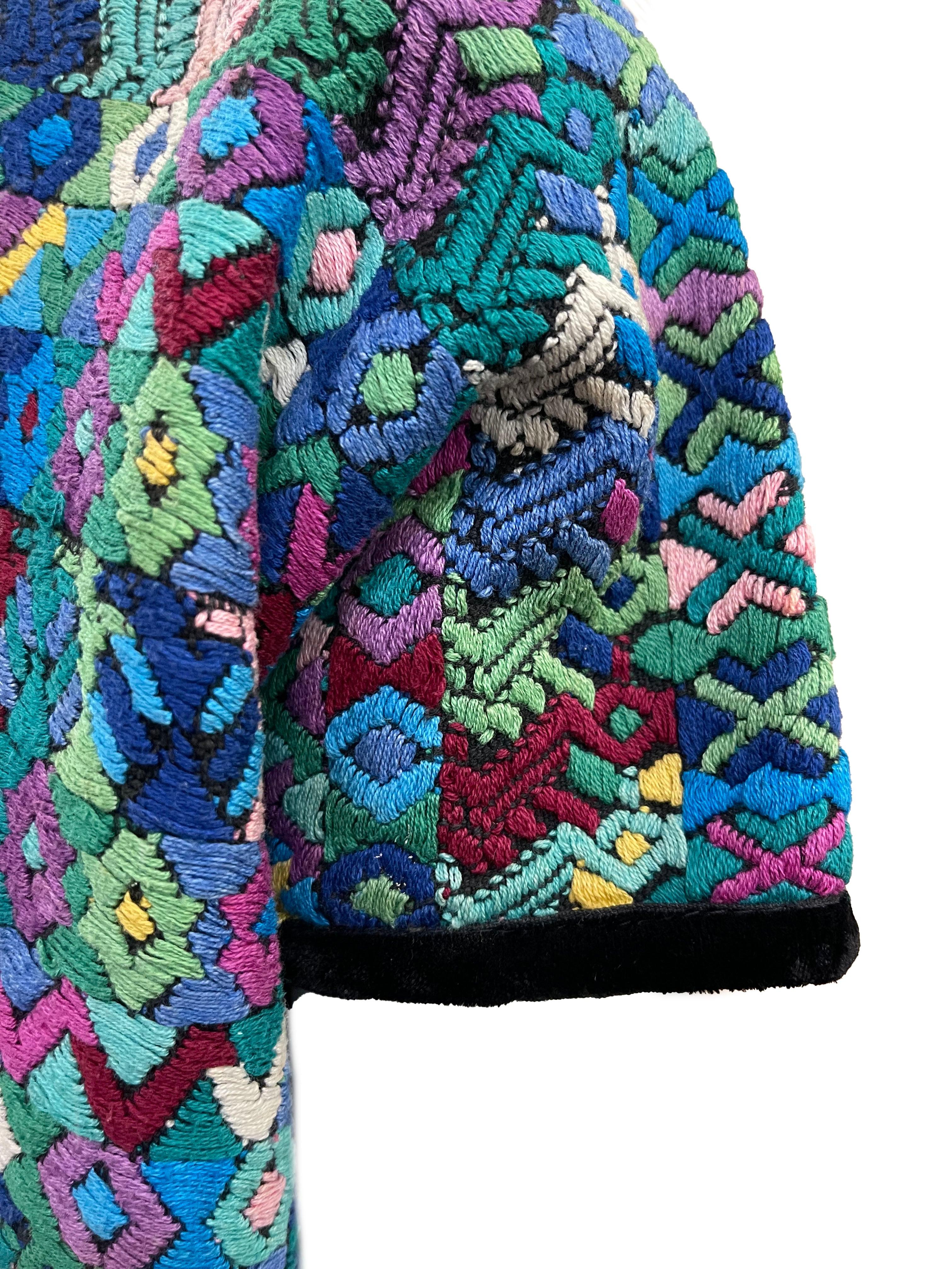 Mid Century Multi-Colored südamerikanischen Huipol Tunika im Zustand „Hervorragend“ im Angebot in Los Angeles, CA