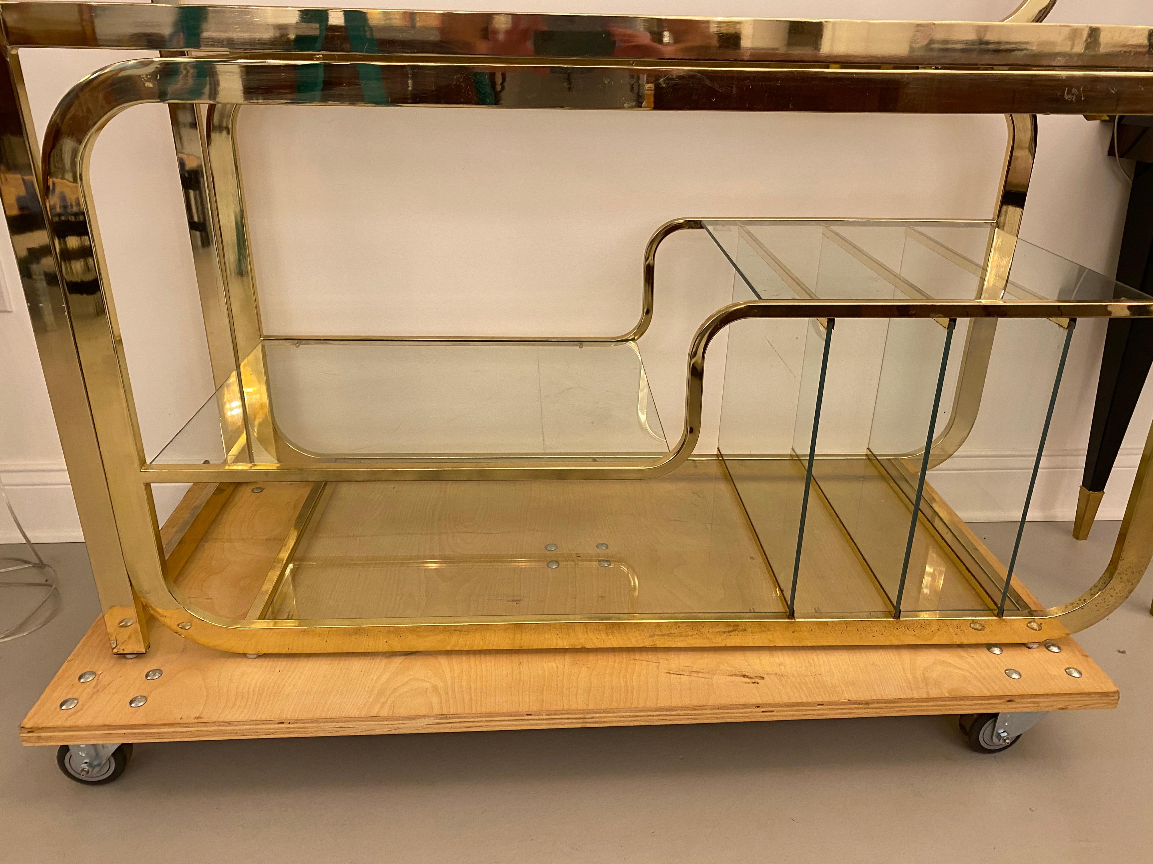 Mid-Century Multi Tiered Brass Etagere or Display Case In Good Condition In North Bergen, NJ