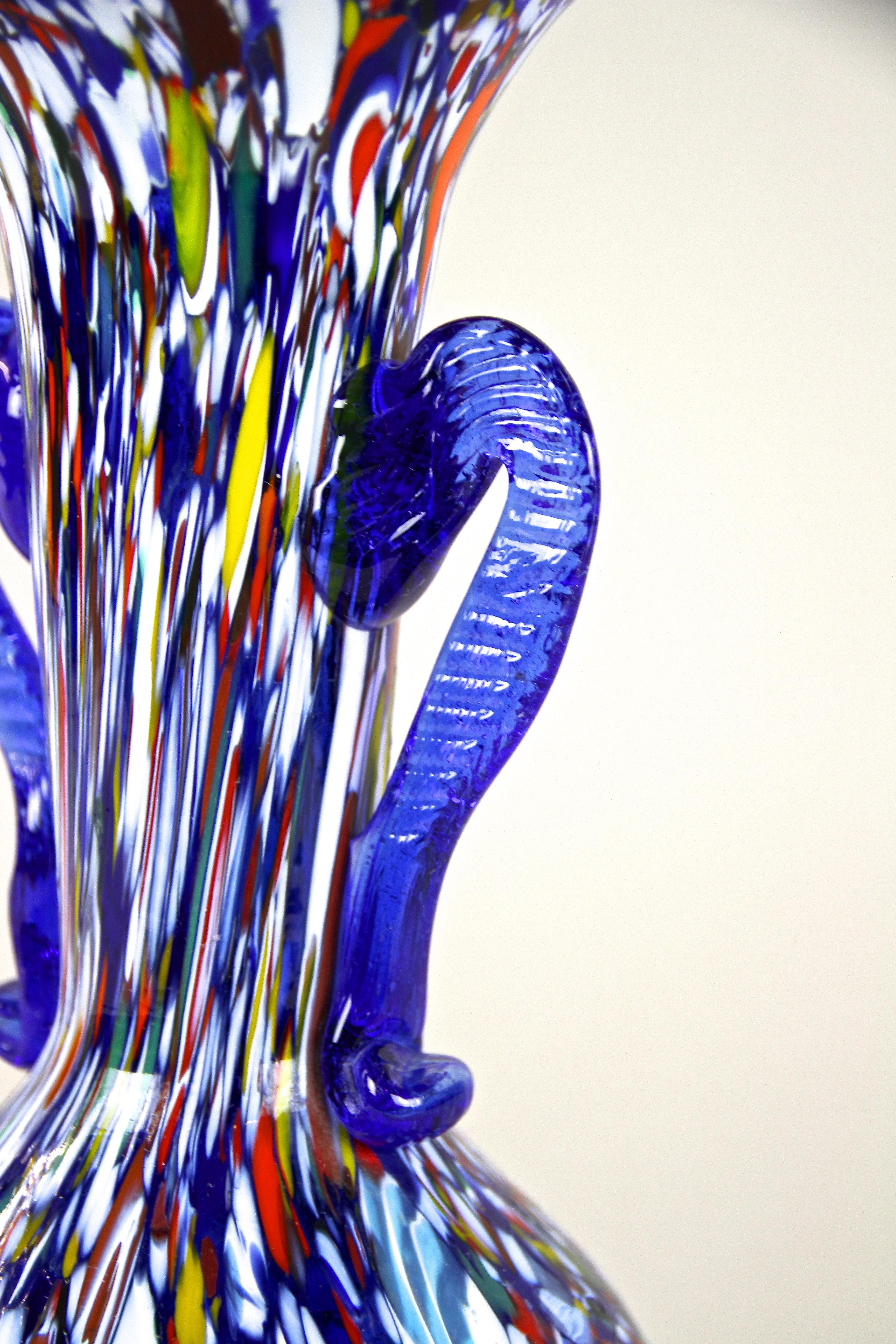 Mid-Century Multicolor Murano Glass Vase by Fratelli Toso, Italy, circa 1940/50 For Sale 1