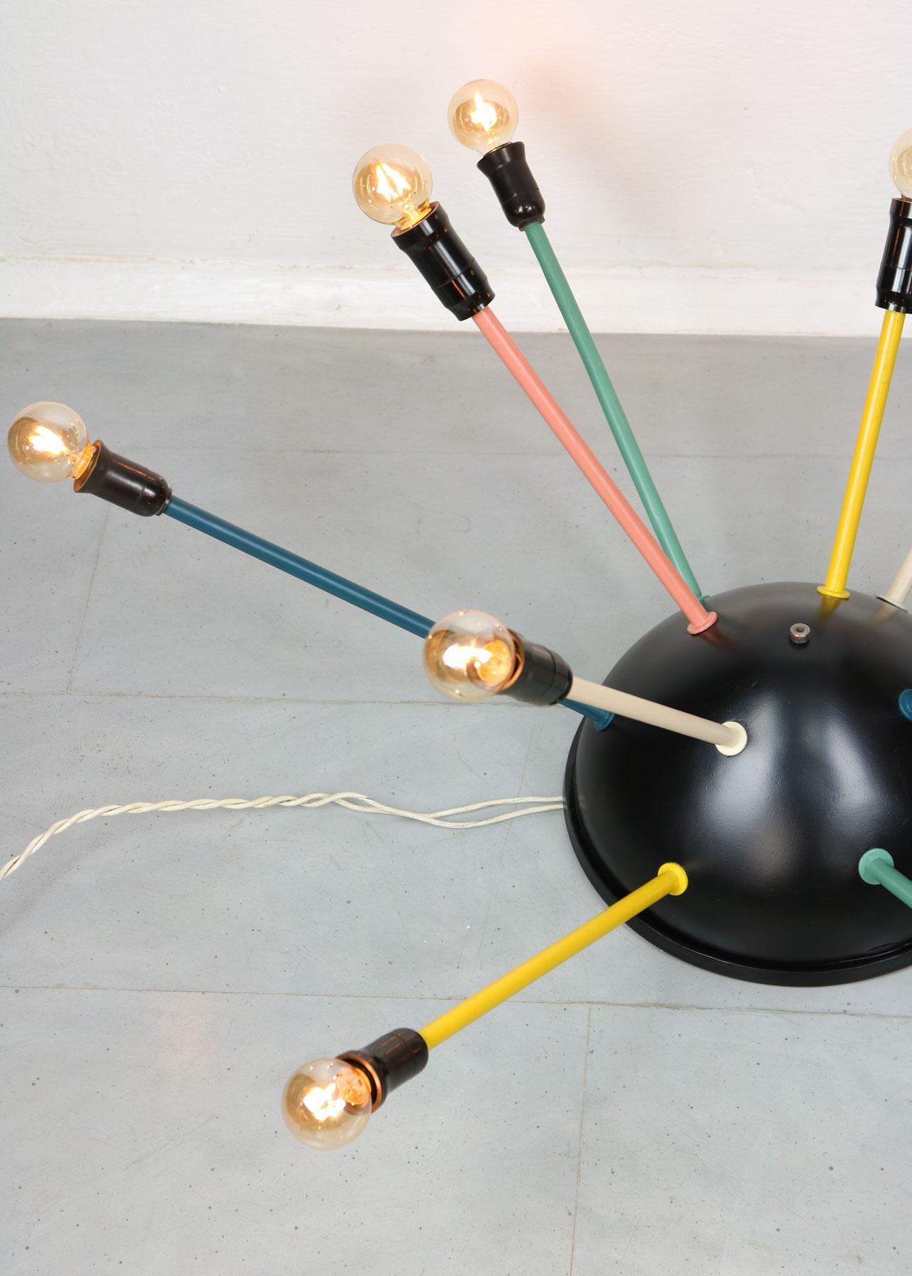 Mehrfarbiger Sputnik-Kronleuchter aus der Jahrhundertmitte, 1950er Jahre im Angebot 1