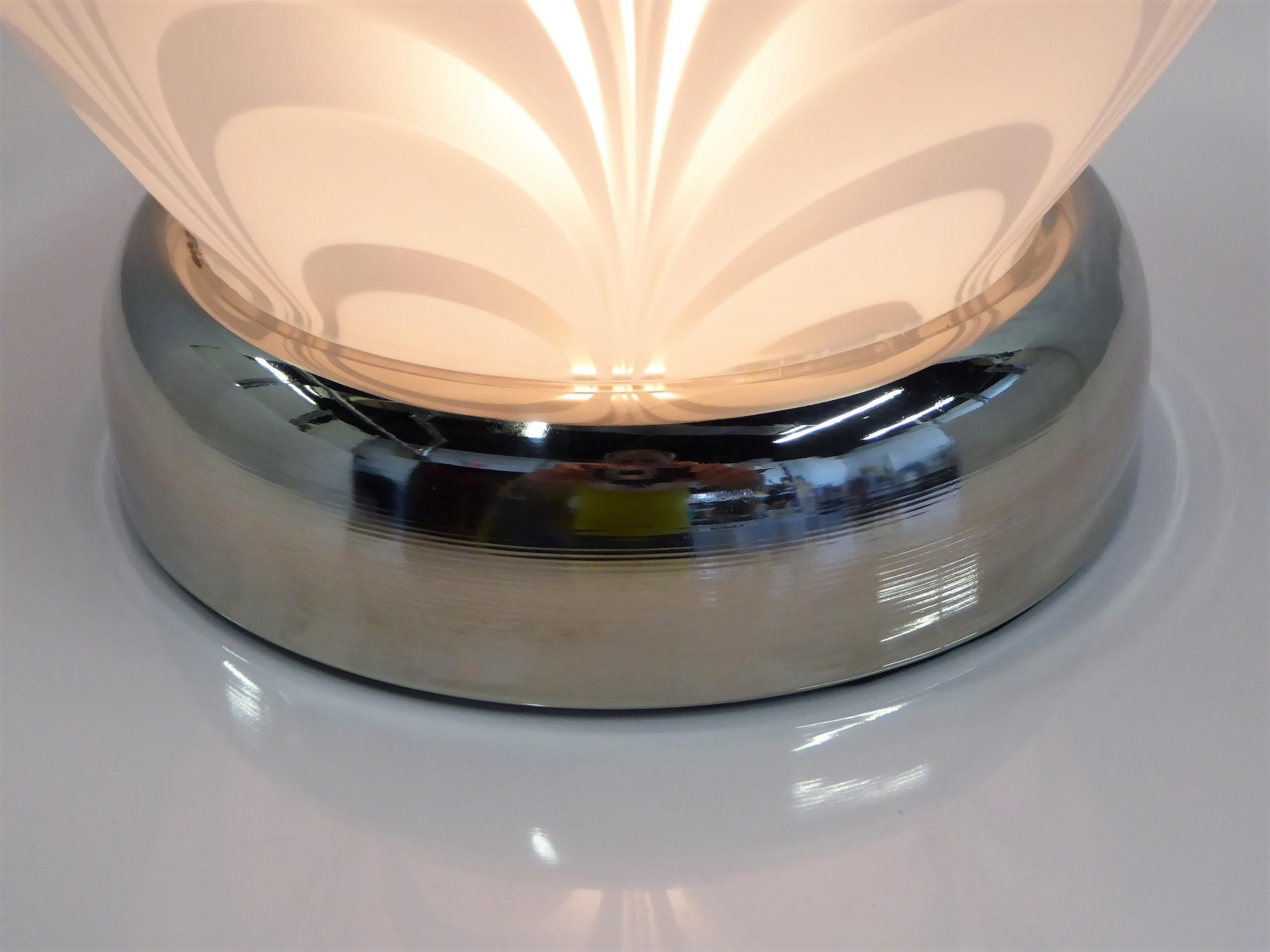 Mid Century Murano Art Glass Table Lamp with Inner Light Italy 1982 3