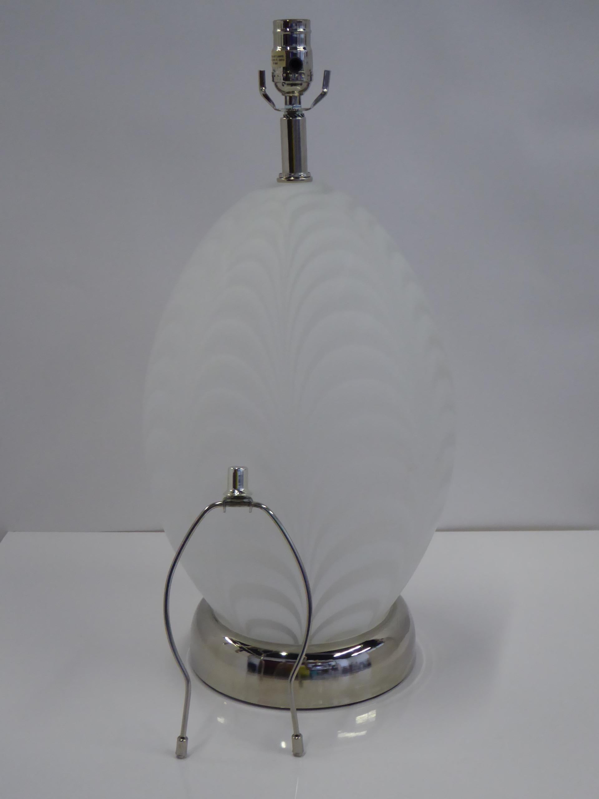 Mid Century Murano Art Glass Table Lamp with Inner Light Italy 1982 In Good Condition In Miami, FL