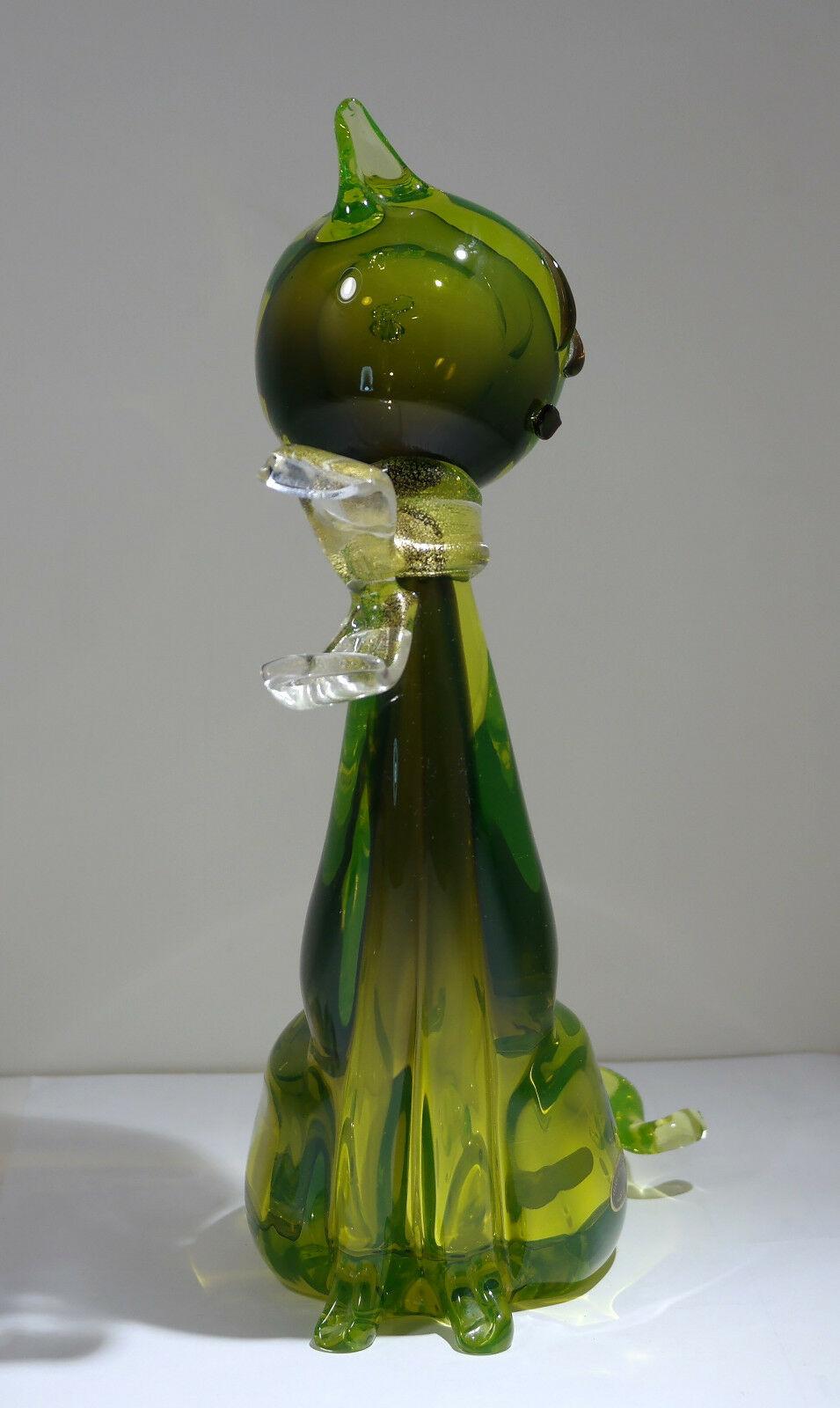 Midcentury Murano art glass modern cat sculpture in green by Alfredo Barbini. Iconic stylized feline figure from the Italian glass master / atelier, deep olive green at center, elongated proportions, gently swayed figure with whimsical collar /