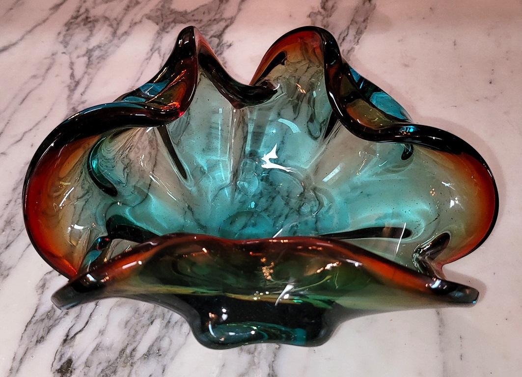 italien Bol à coquille en verre d'art de Murano du milieu du siècle en vente